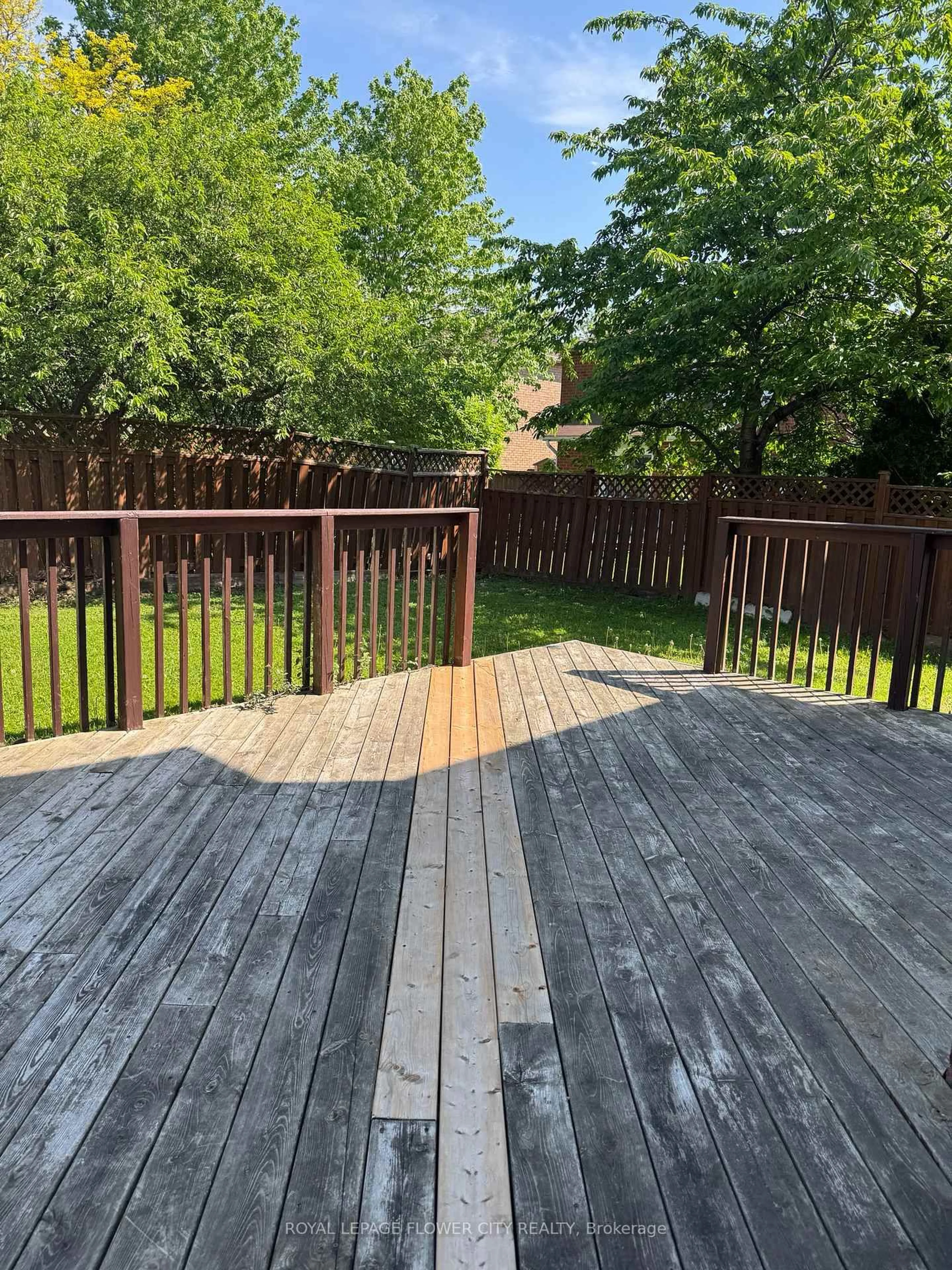 Patio, unknown for 116 Flowertown Ave, Brampton Ontario L6X 3Y6