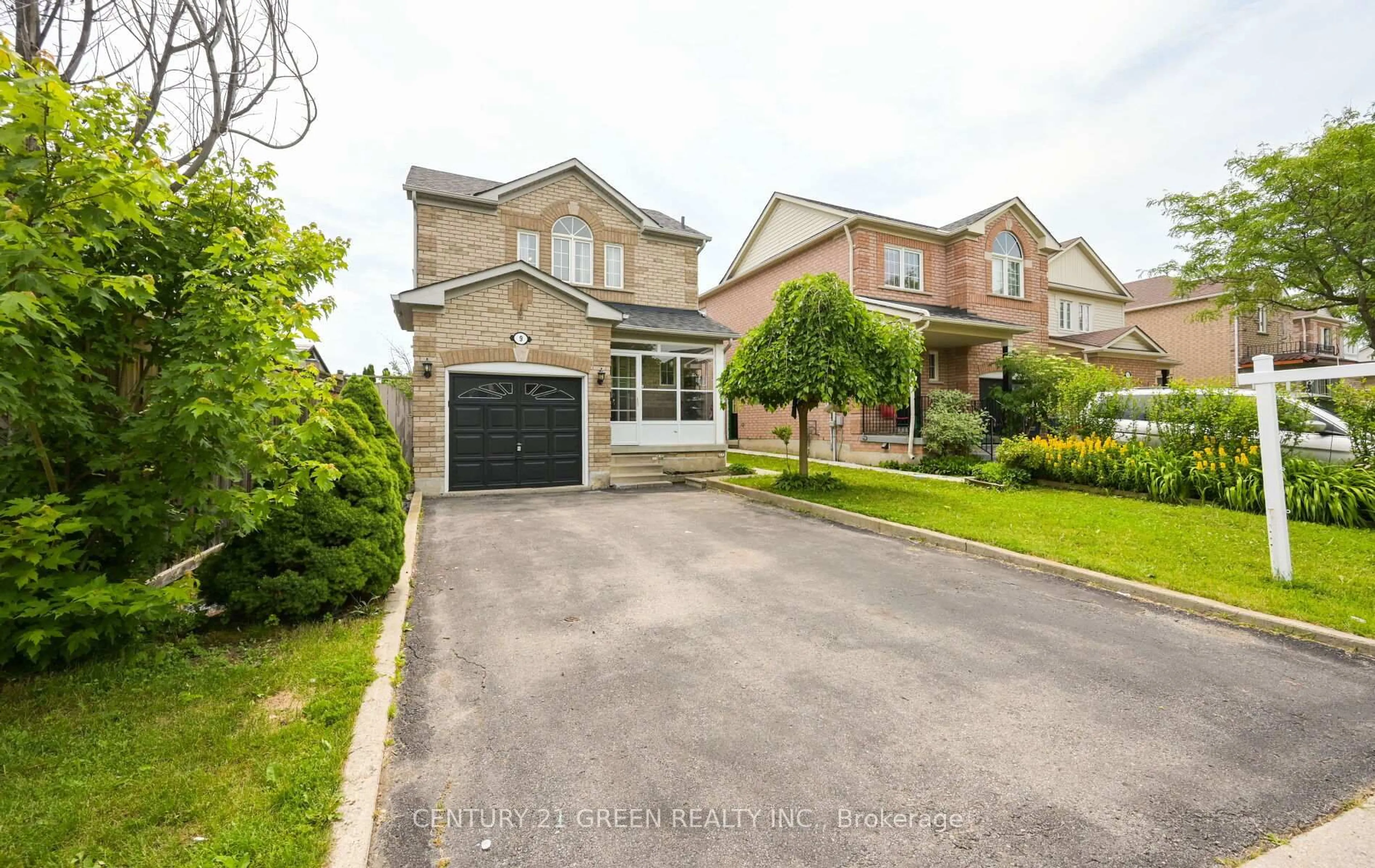 A pic from outside/outdoor area/front of a property/back of a property/a pic from drone, street for 9 Weatherell Dr, Brampton Ontario L7A 1Y7