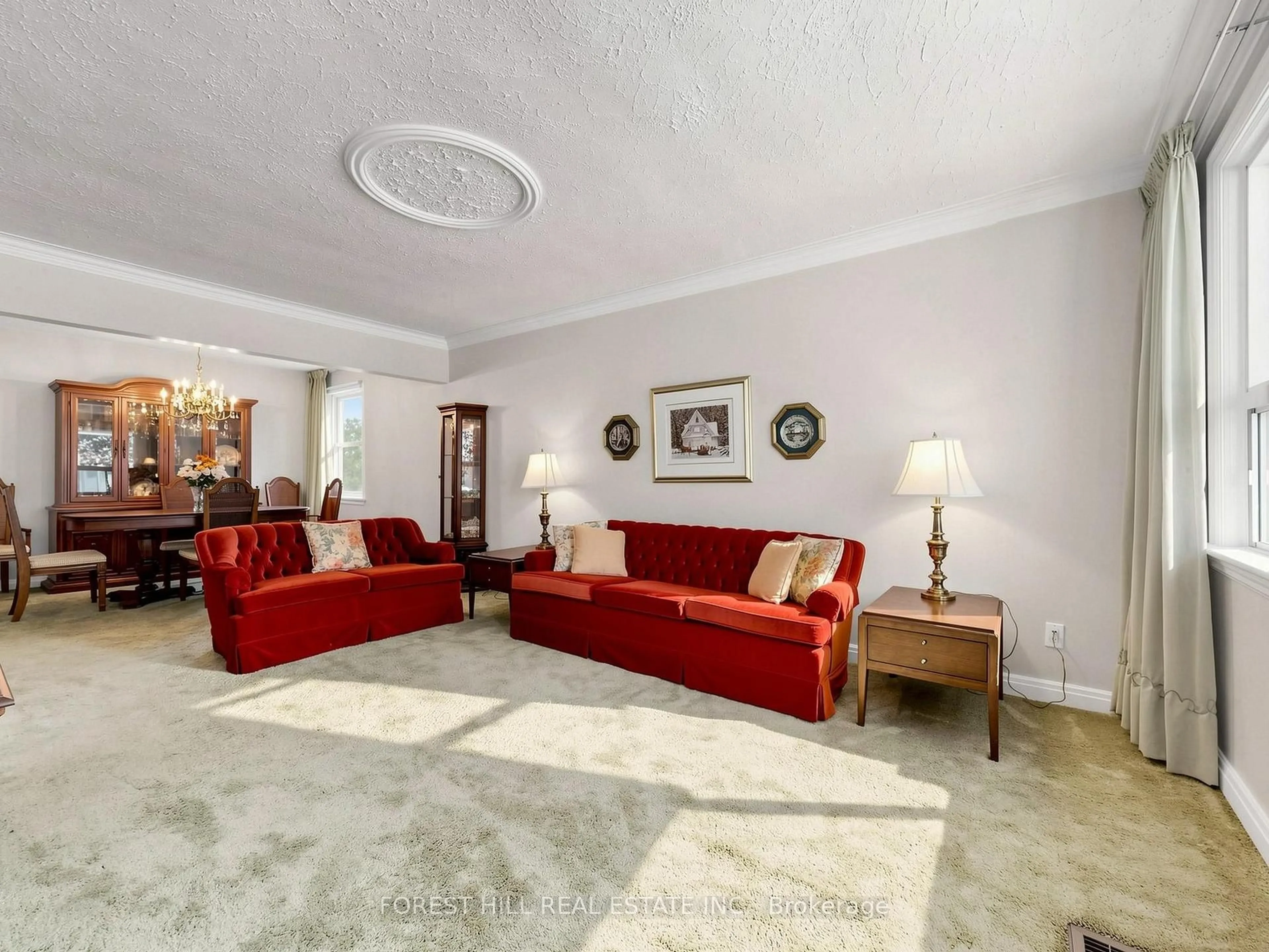 Living room with furniture, carpet floor for 25 Cartwright Ave, Toronto Ontario M6A 1T8