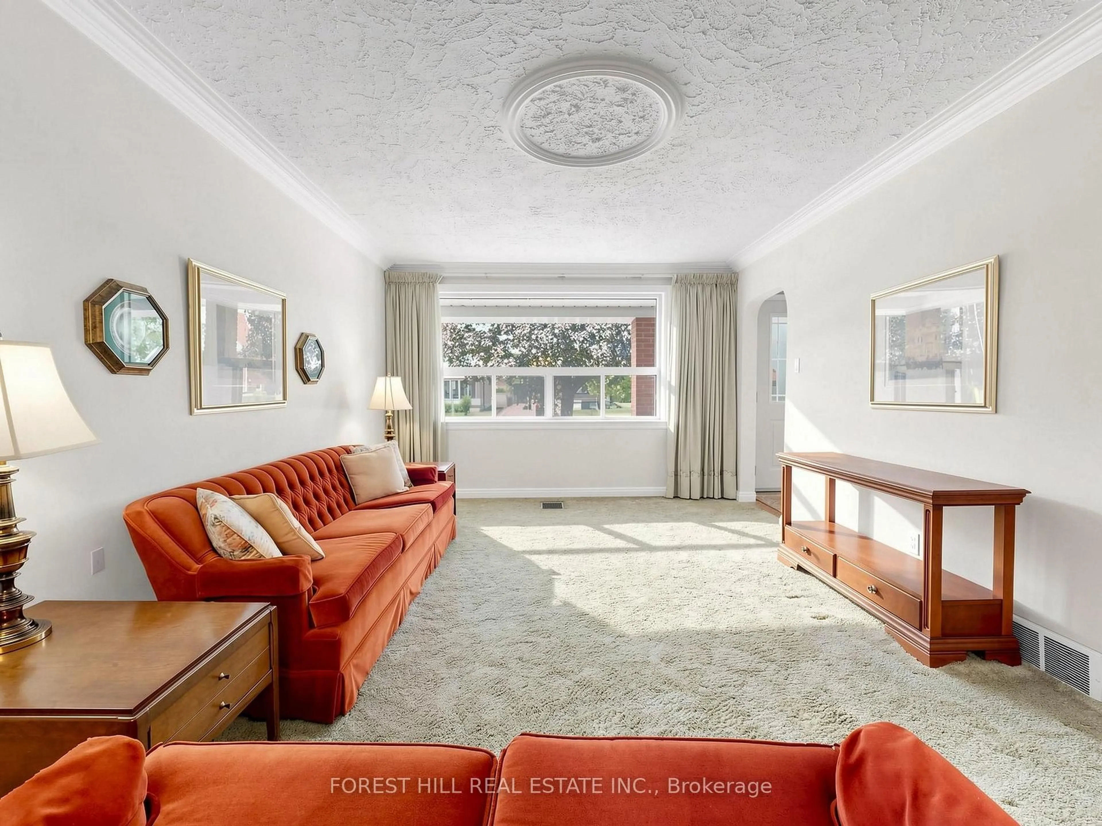 Living room with furniture, carpet floor for 25 Cartwright Ave, Toronto Ontario M6A 1T8