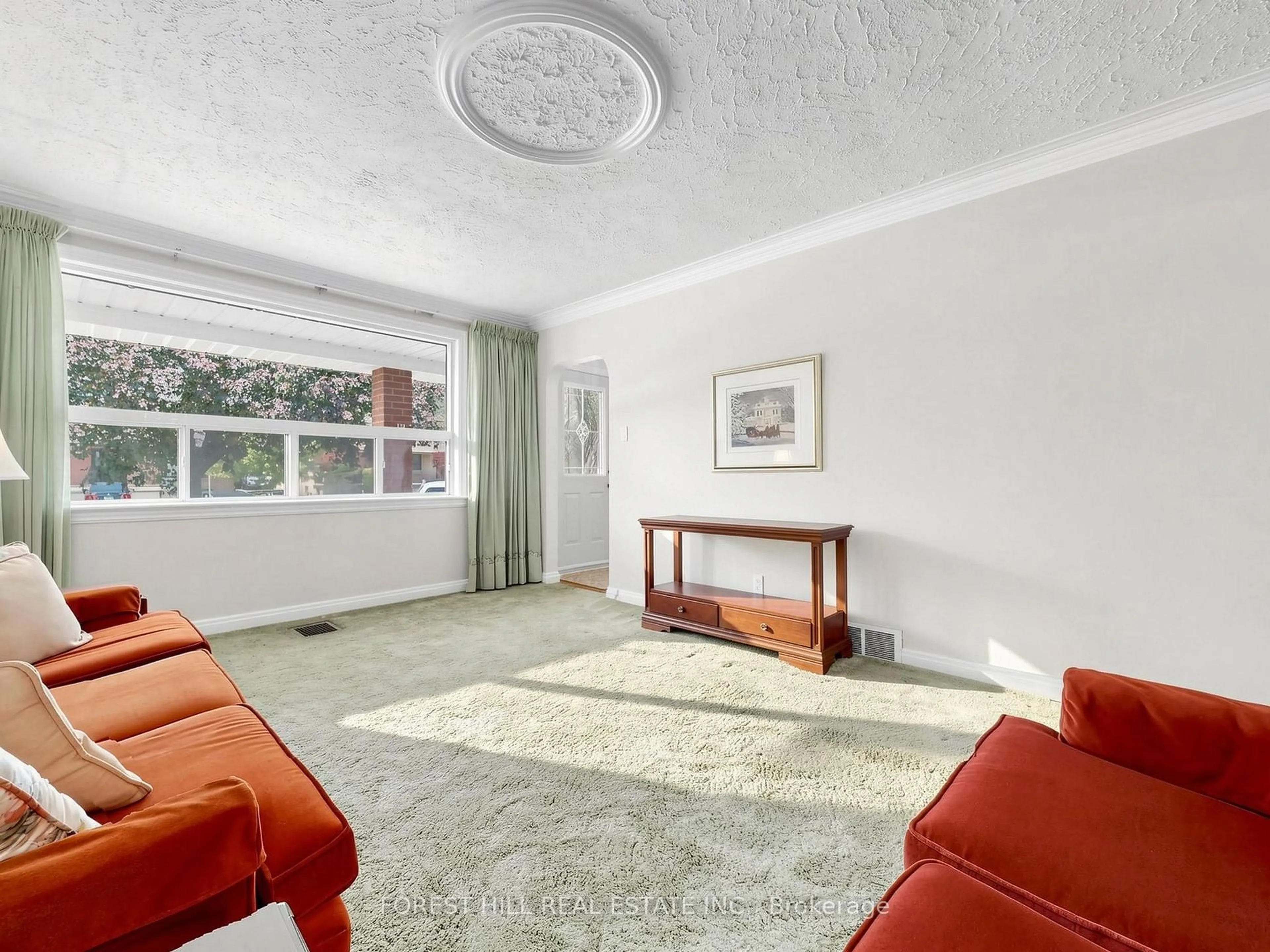 Living room with furniture, carpet floor for 25 Cartwright Ave, Toronto Ontario M6A 1T8