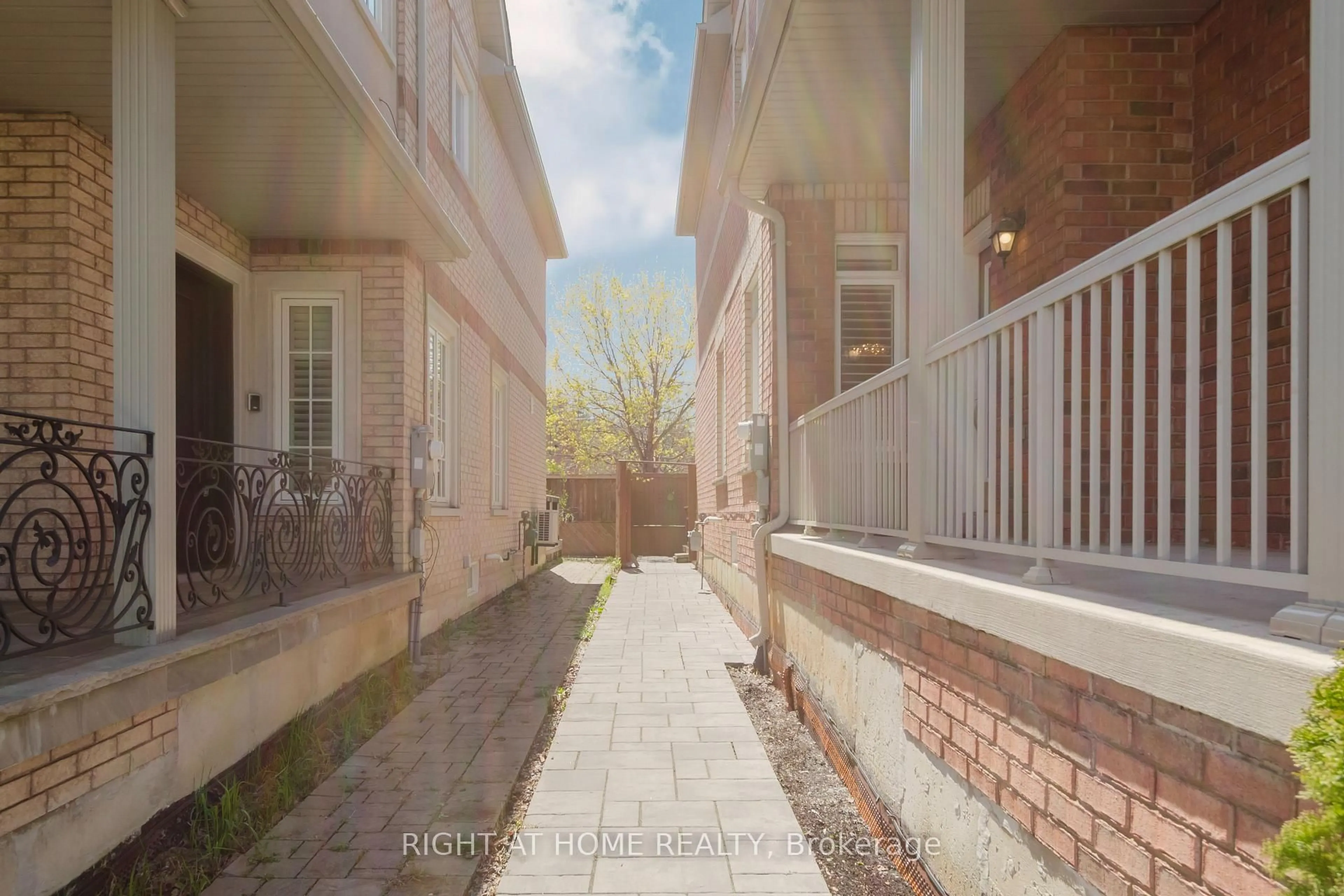 Unknown for 5294 Roadside Way, Mississauga Ontario L5M 0H9
