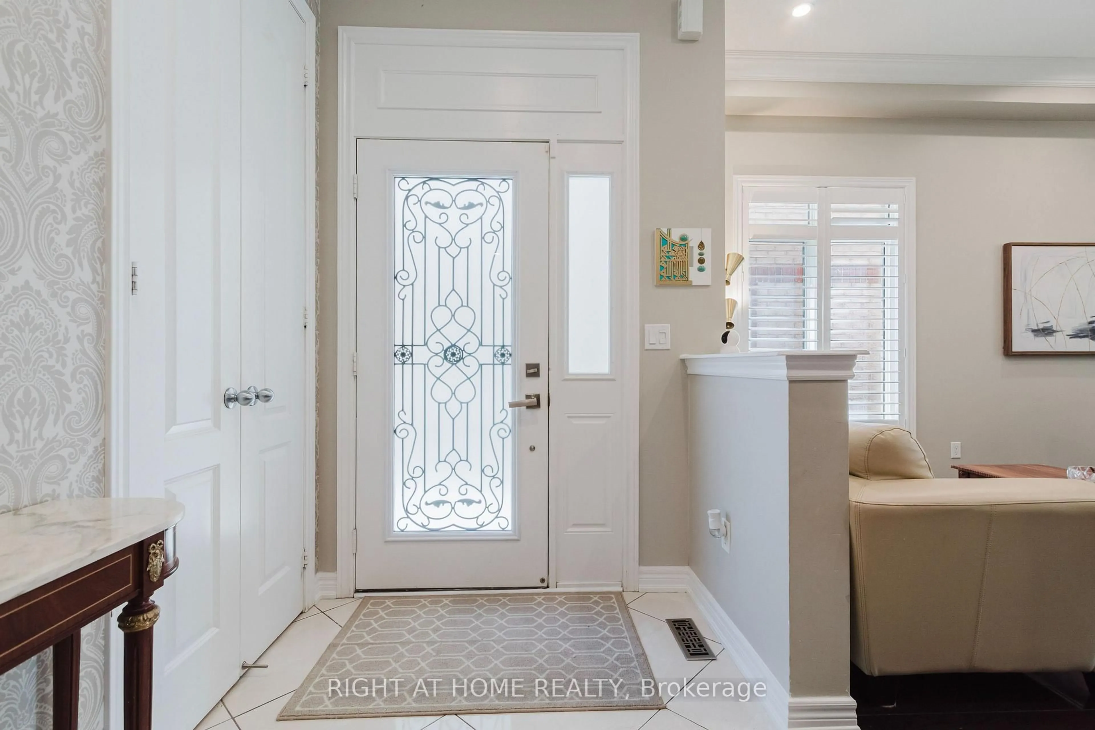 Indoor entryway for 5294 Roadside Way, Mississauga Ontario L5M 0H9