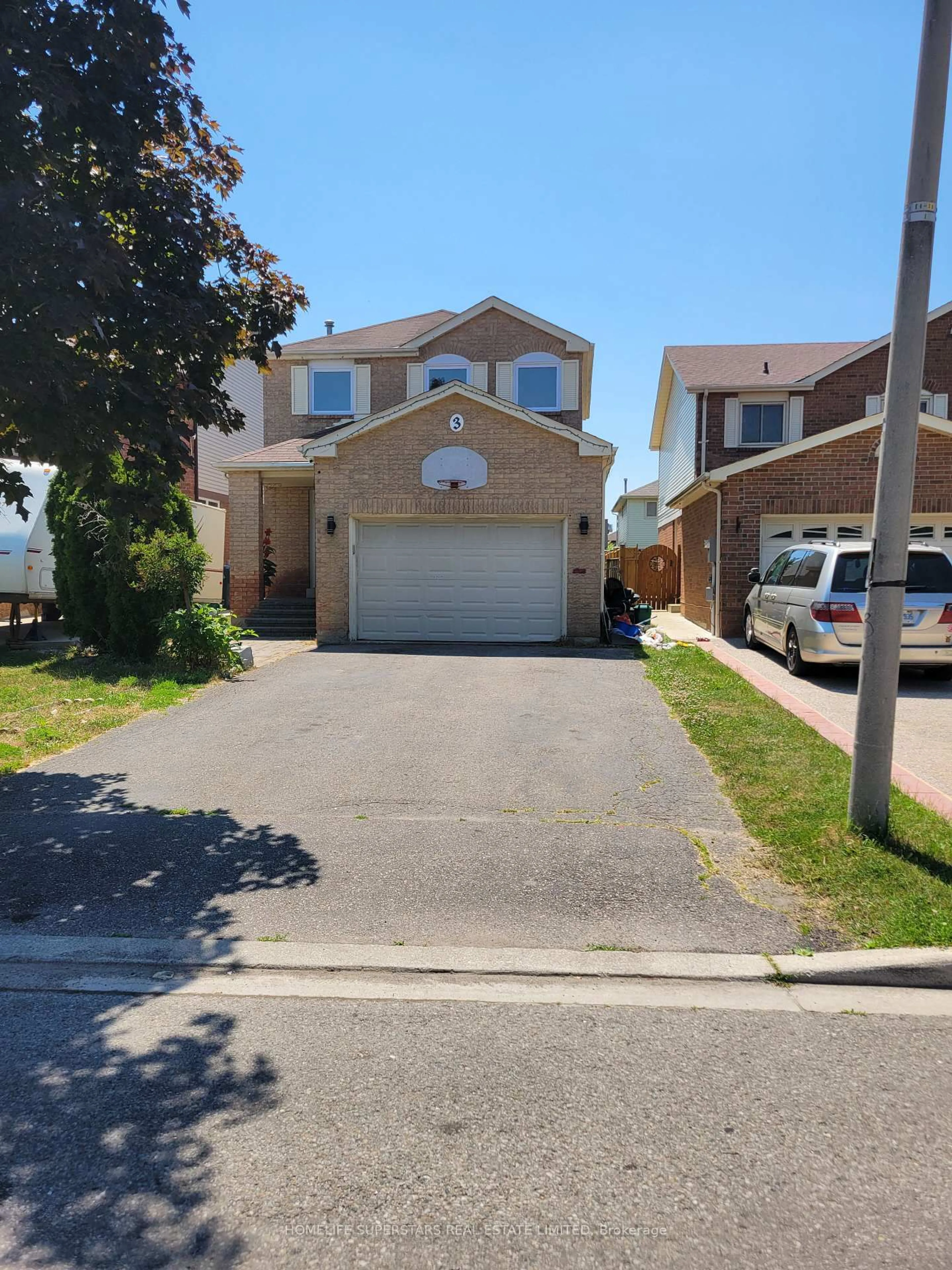 A pic from outside/outdoor area/front of a property/back of a property/a pic from drone, street for 3 Scotia Dr, Brampton Ontario L6Y 2W3