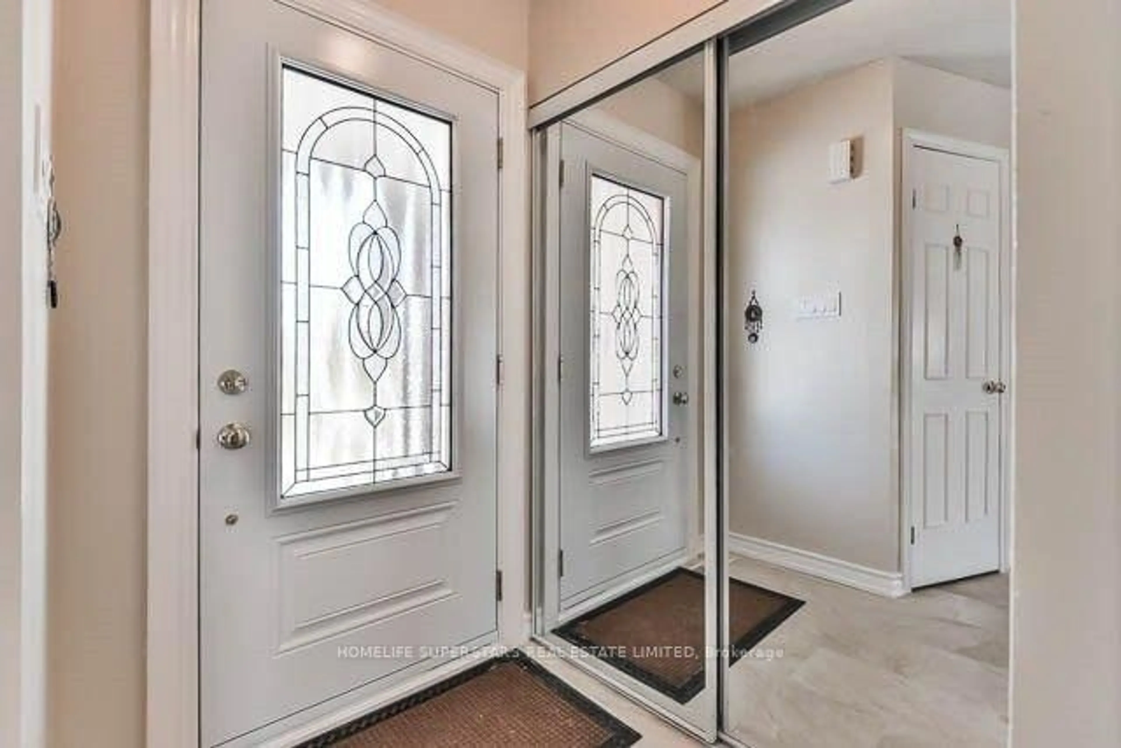 Indoor entryway for 3 Scotia Dr, Brampton Ontario L6Y 2W3