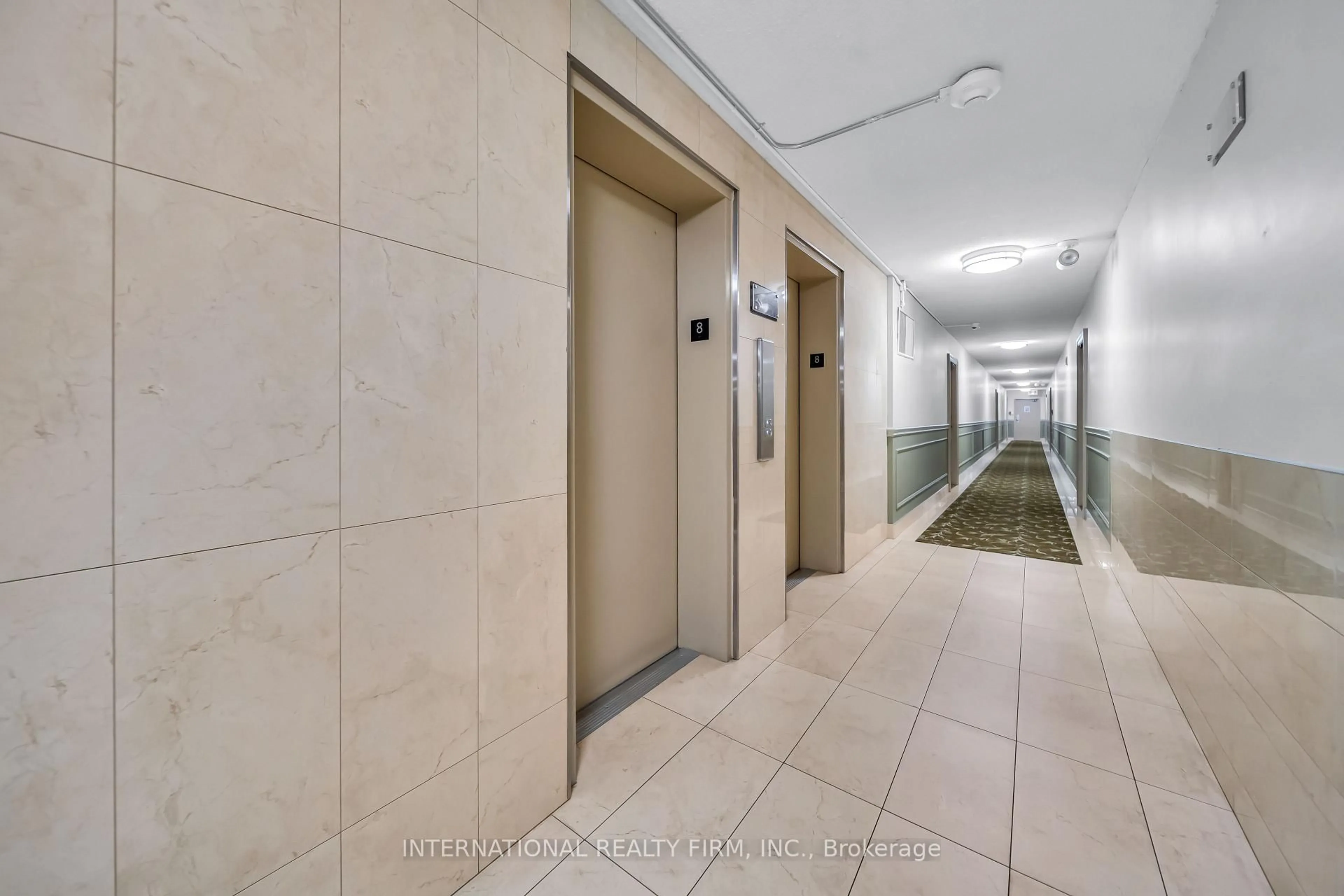 Indoor foyer for 1615 Bloor St #801, Mississauga Ontario L4X 1S2