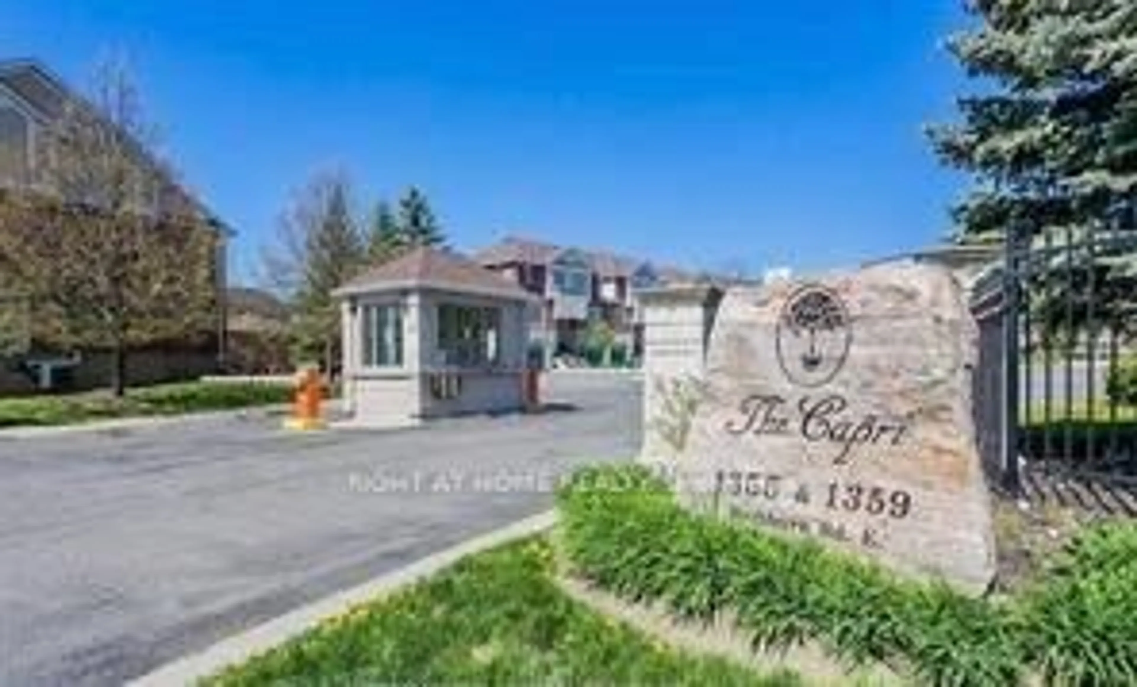 Indoor foyer for 1359 Rathburn Rd #1007, Mississauga Ontario L4W 5P7
