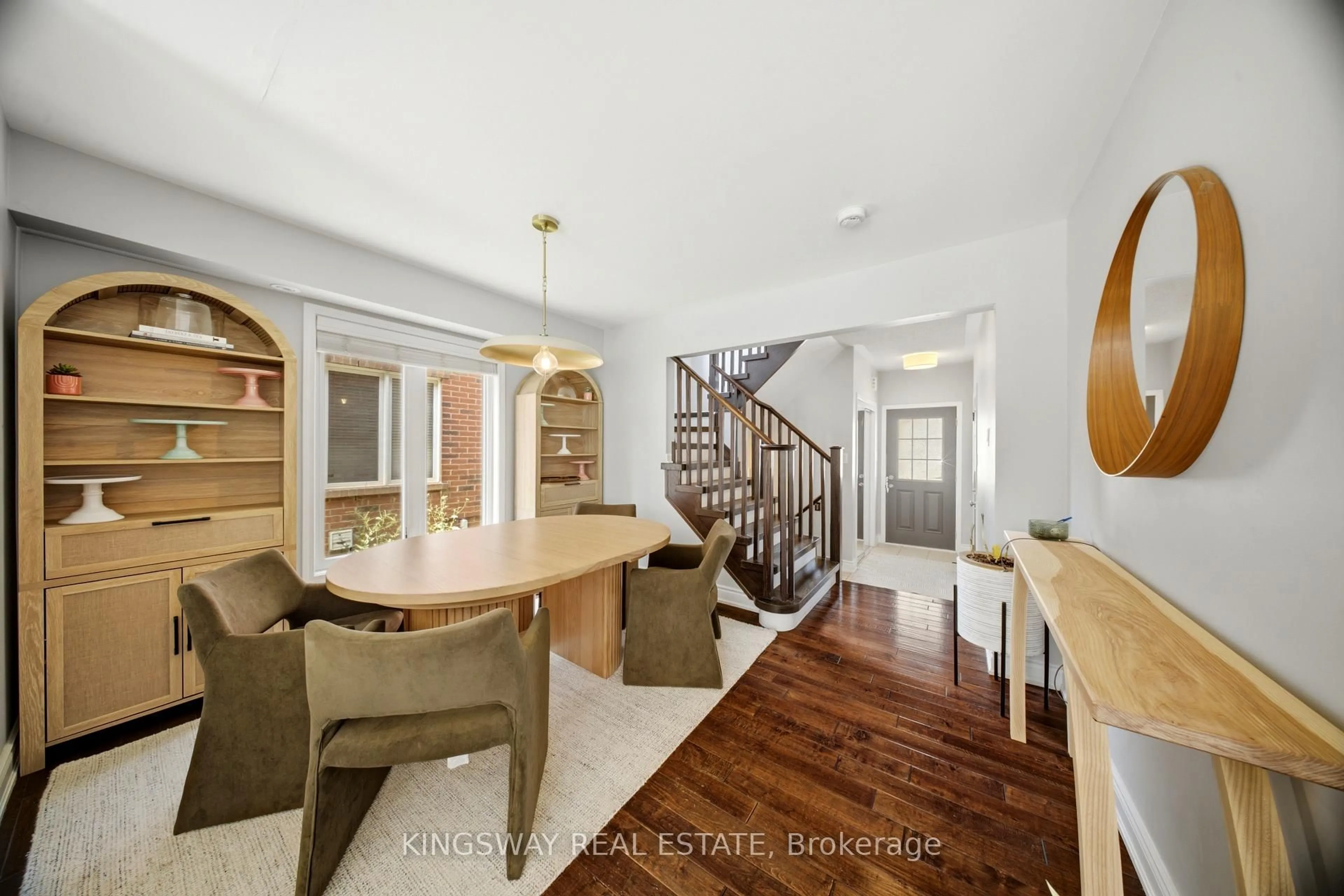 Unknown for 1032 Diefenbaker St, Milton Ontario L9T 8H2