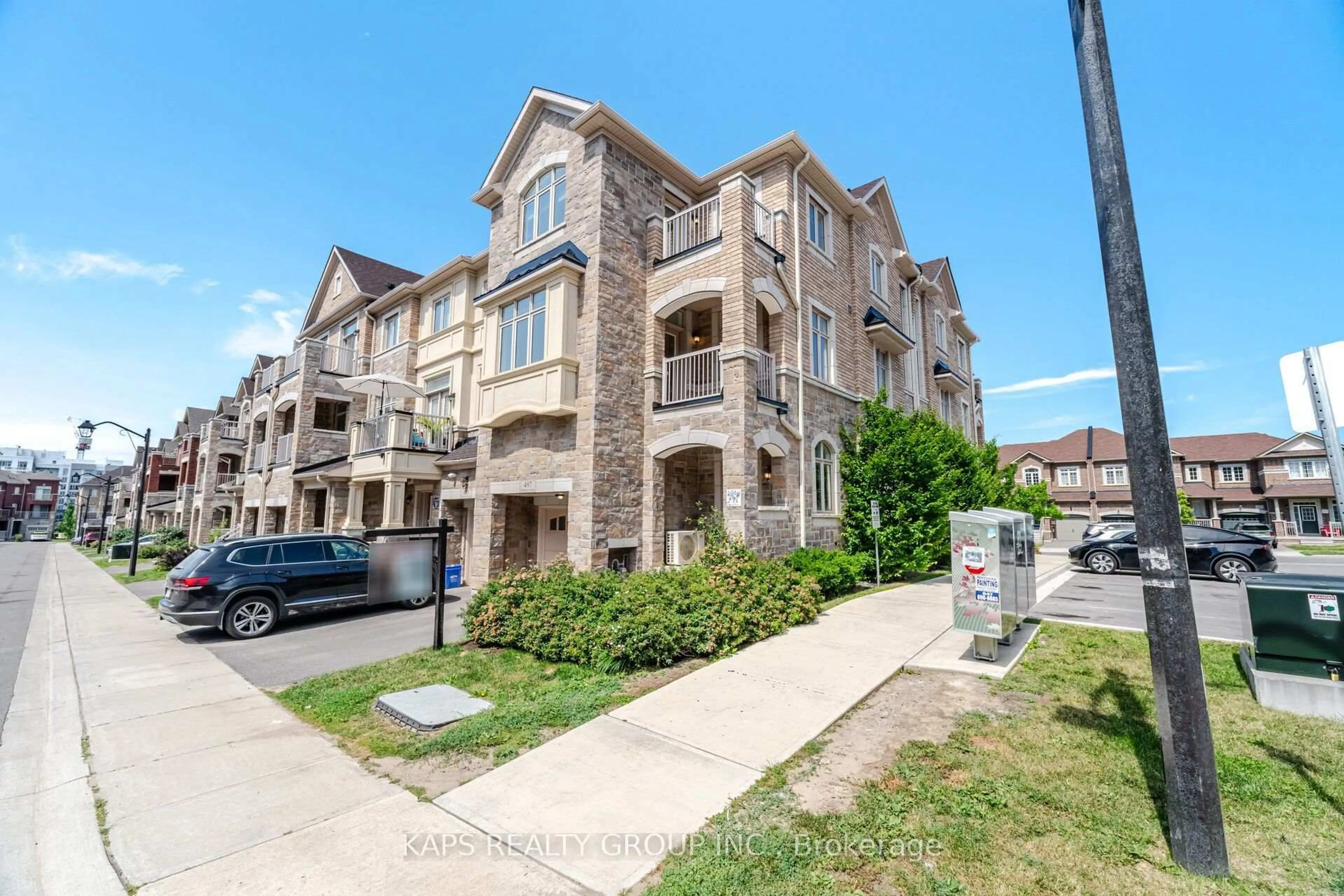 A pic from outside/outdoor area/front of a property/back of a property/a pic from drone, street for 497 Manhattan Common, Oakville Ontario L6H 3P6