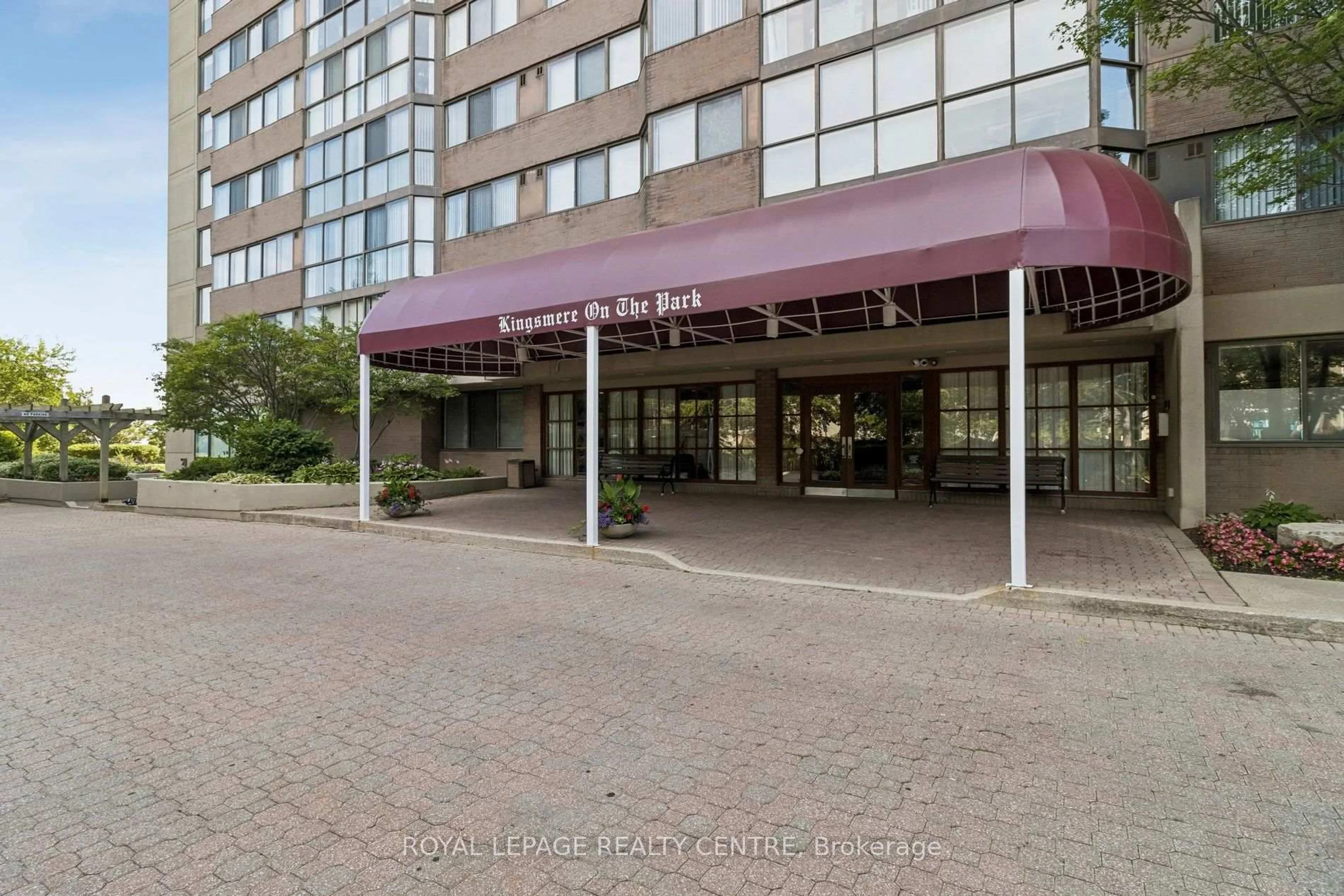 Indoor foyer for 880 Dundas Street West St #1006, Mississauga Ontario L5C 4H3
