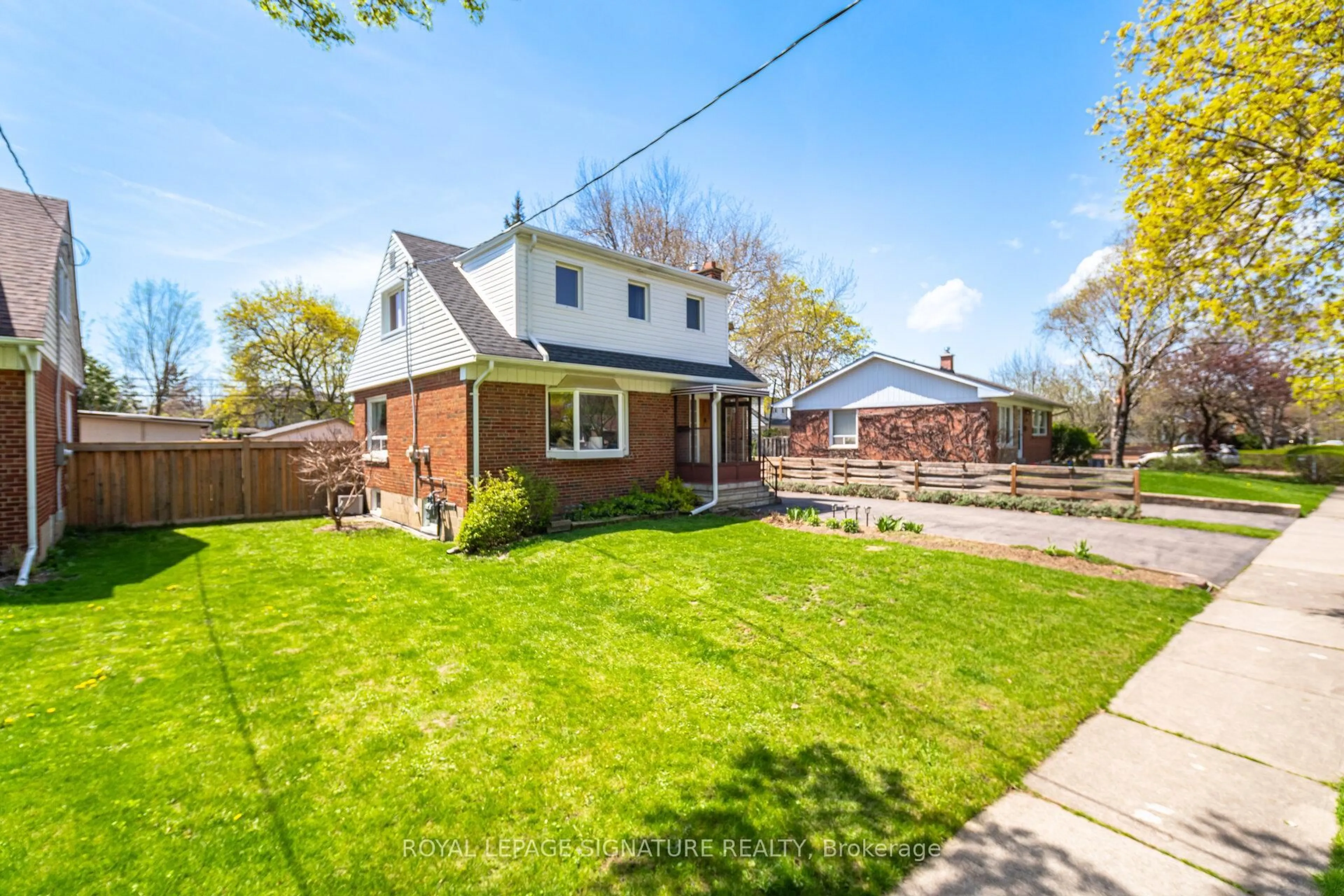 A pic from outside/outdoor area/front of a property/back of a property/a pic from drone, street for 18 Erlesmere Ave, Brampton Ontario L6W 2T5