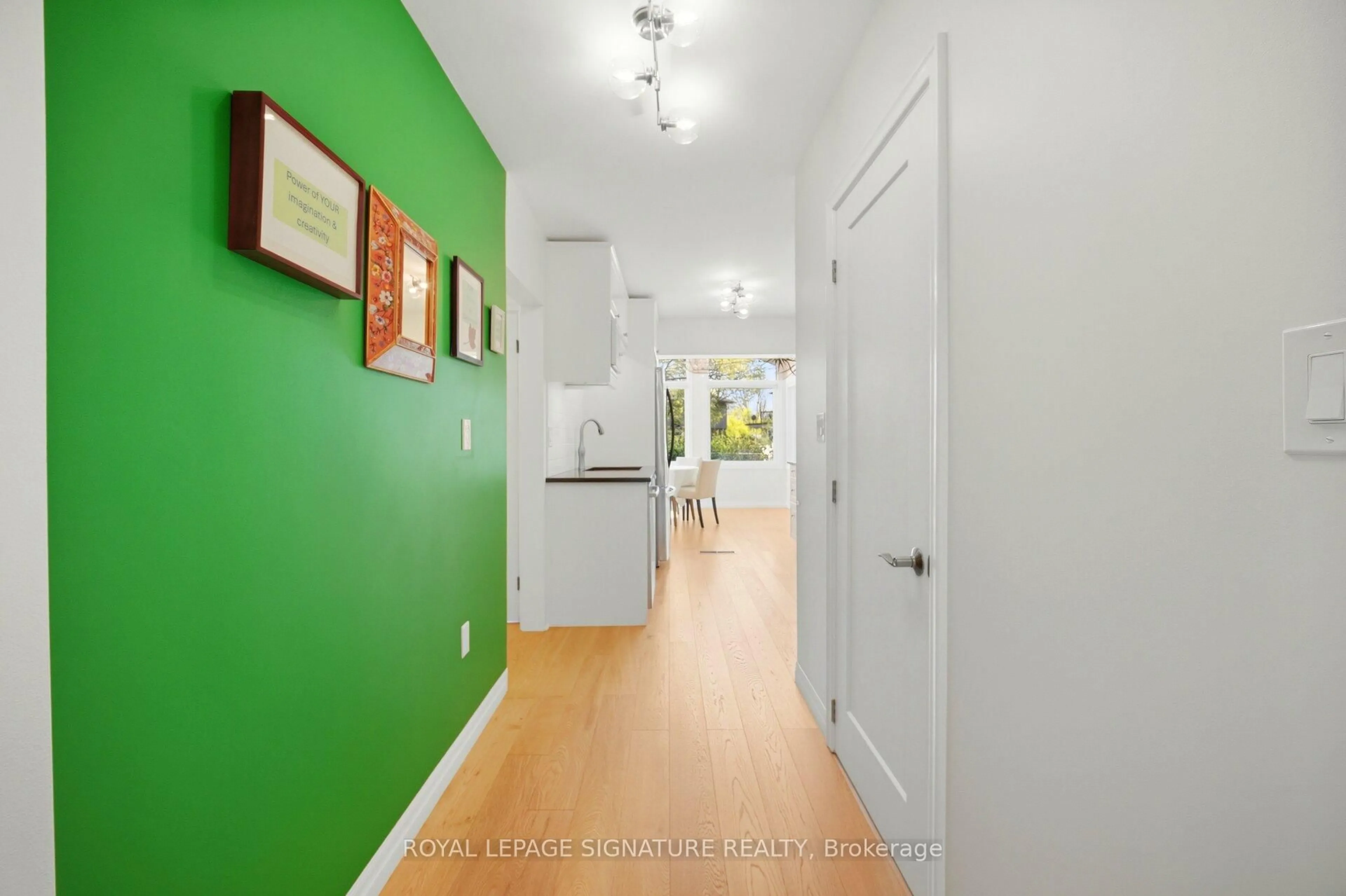Indoor entryway for 18 Erlesmere Ave, Brampton Ontario L6W 2T5