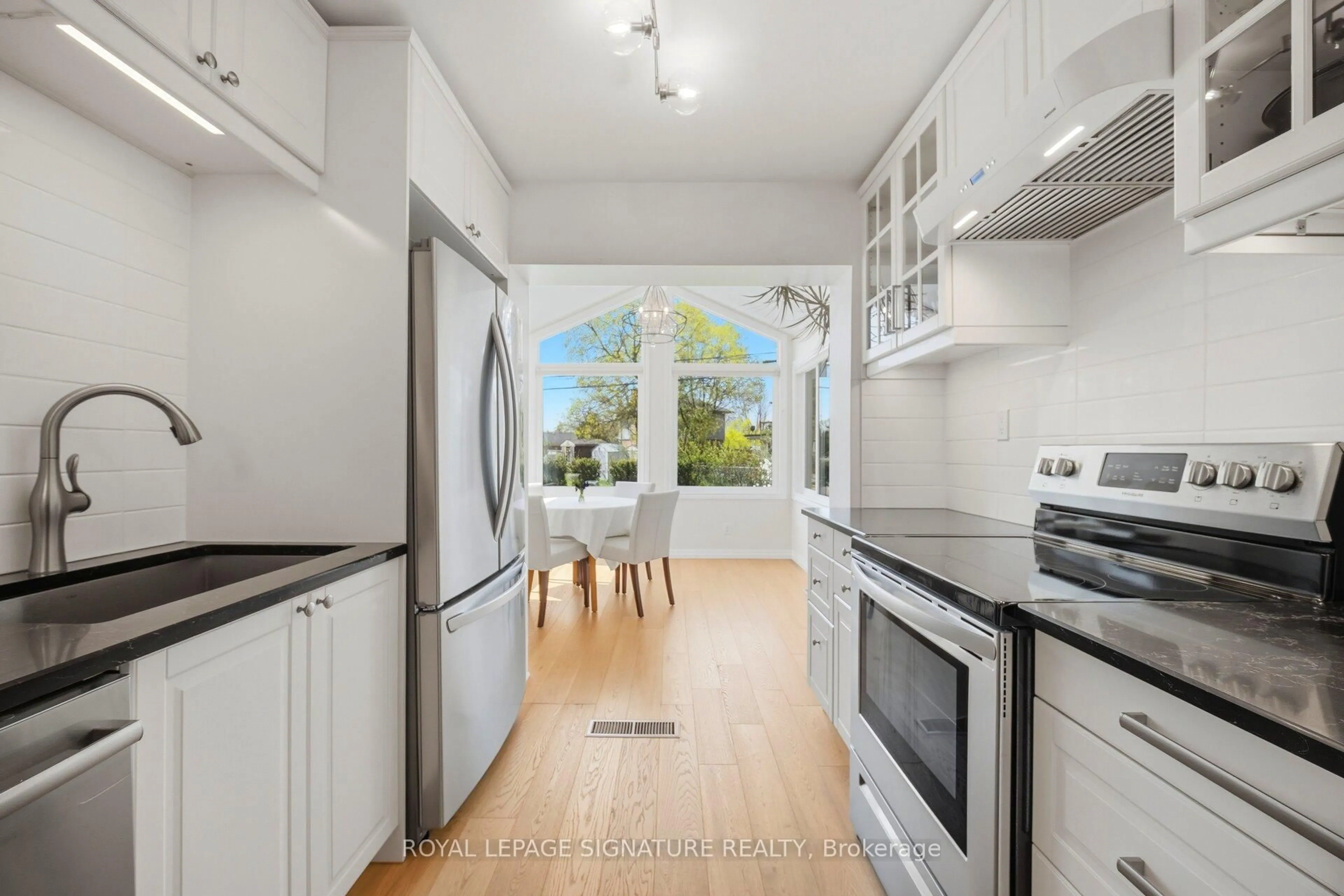 Open concept kitchen, unknown for 18 Erlesmere Ave, Brampton Ontario L6W 2T5