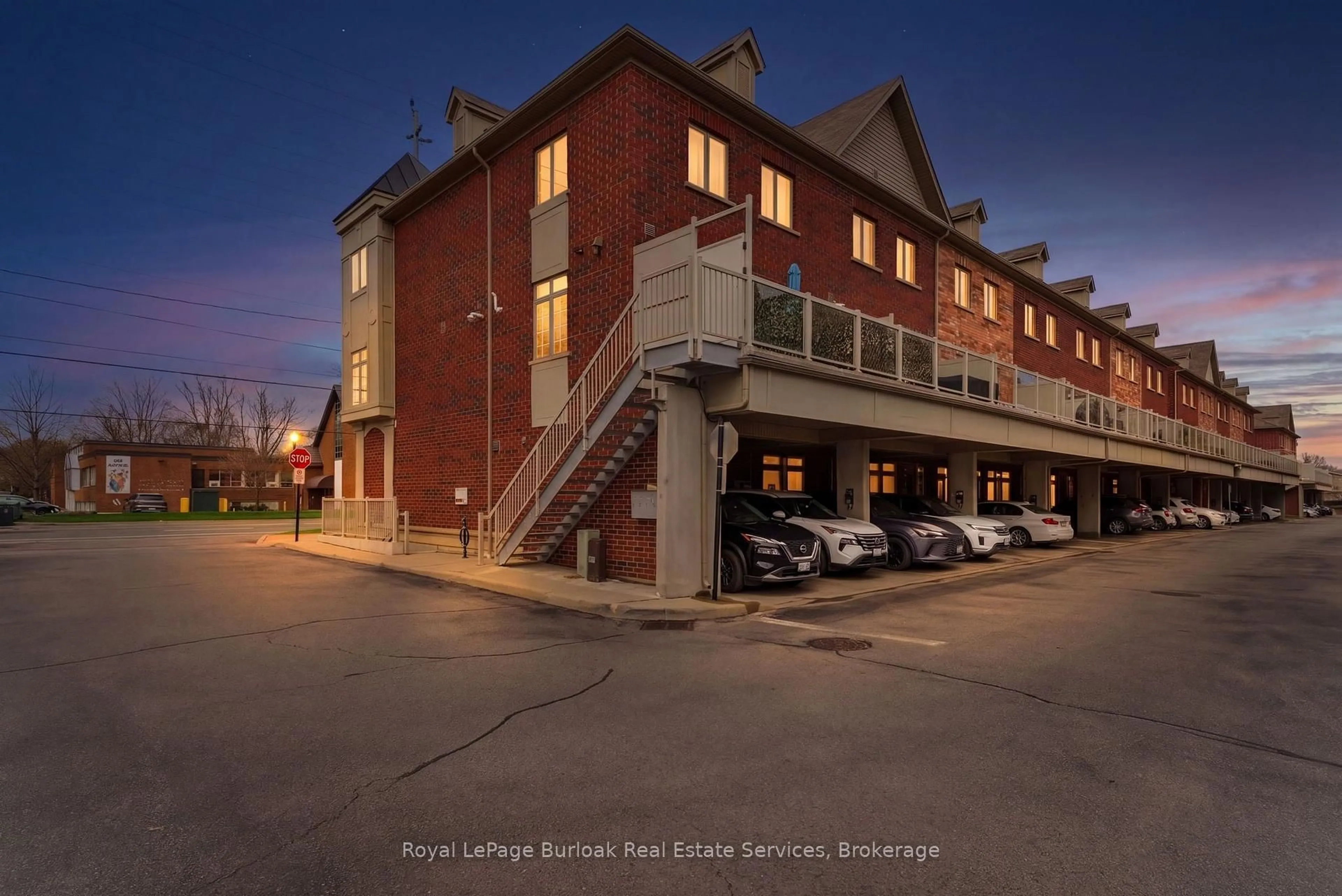 Patio, building for 362 Plains Rd #32, Burlington Ontario L7T 0A4