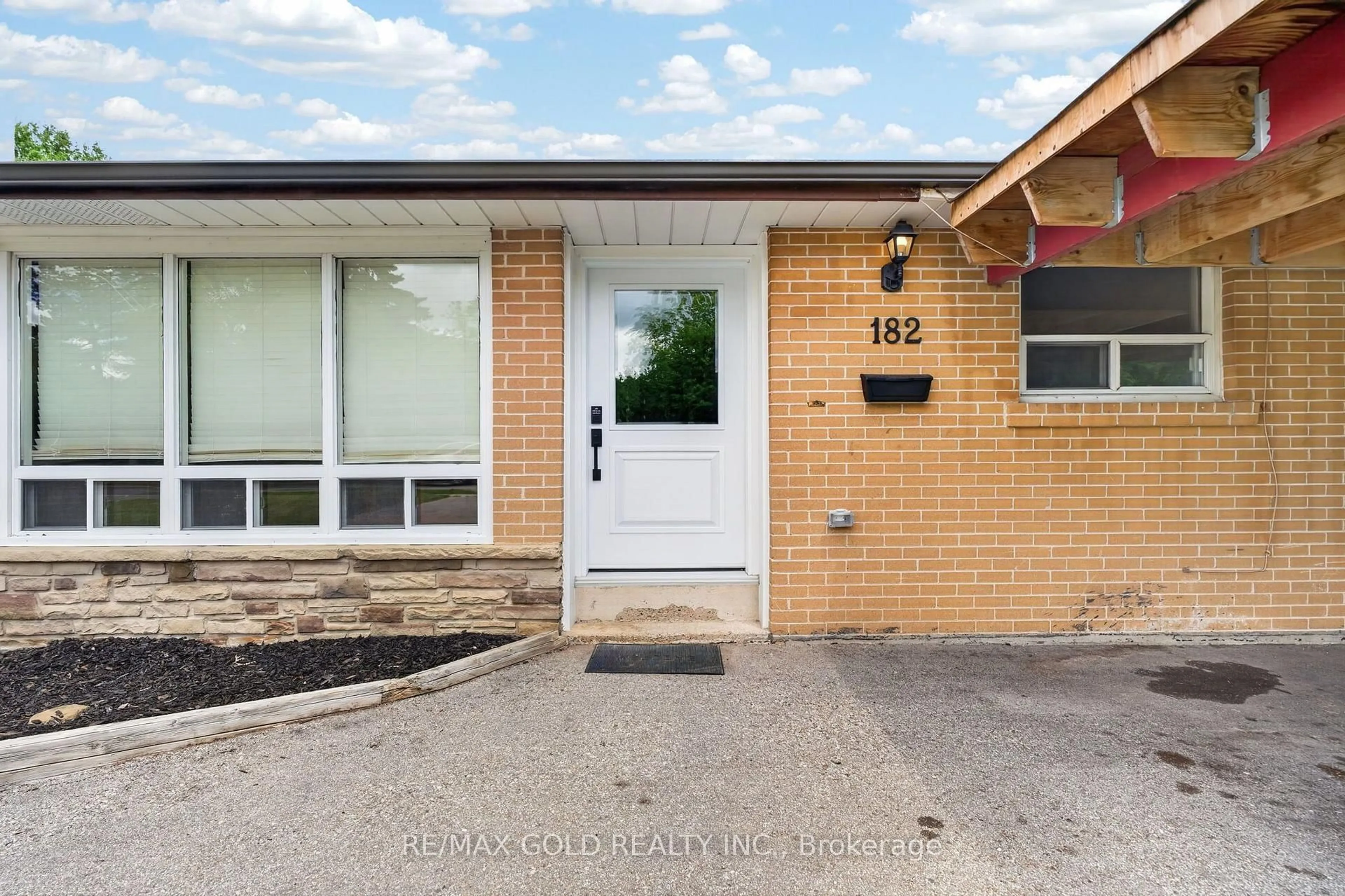 Unknown for 182 Mcmurchy Ave, Brampton Ontario L6Y 1Y9