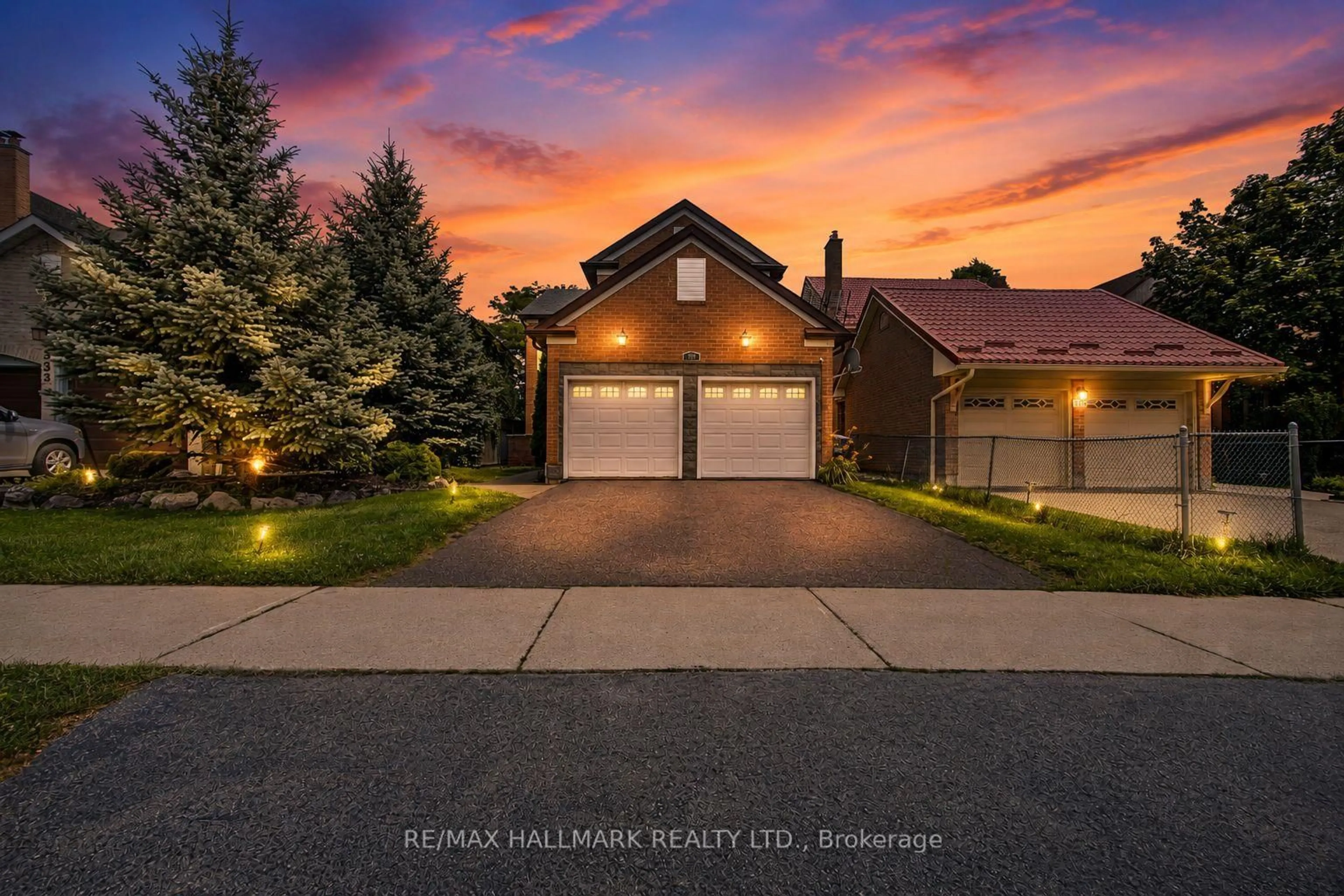 A pic from outside/outdoor area/front of a property/back of a property/a pic from drone, unknown for 329 Kingsbridge Garden Circ, Mississauga Ontario L5R 1K9
