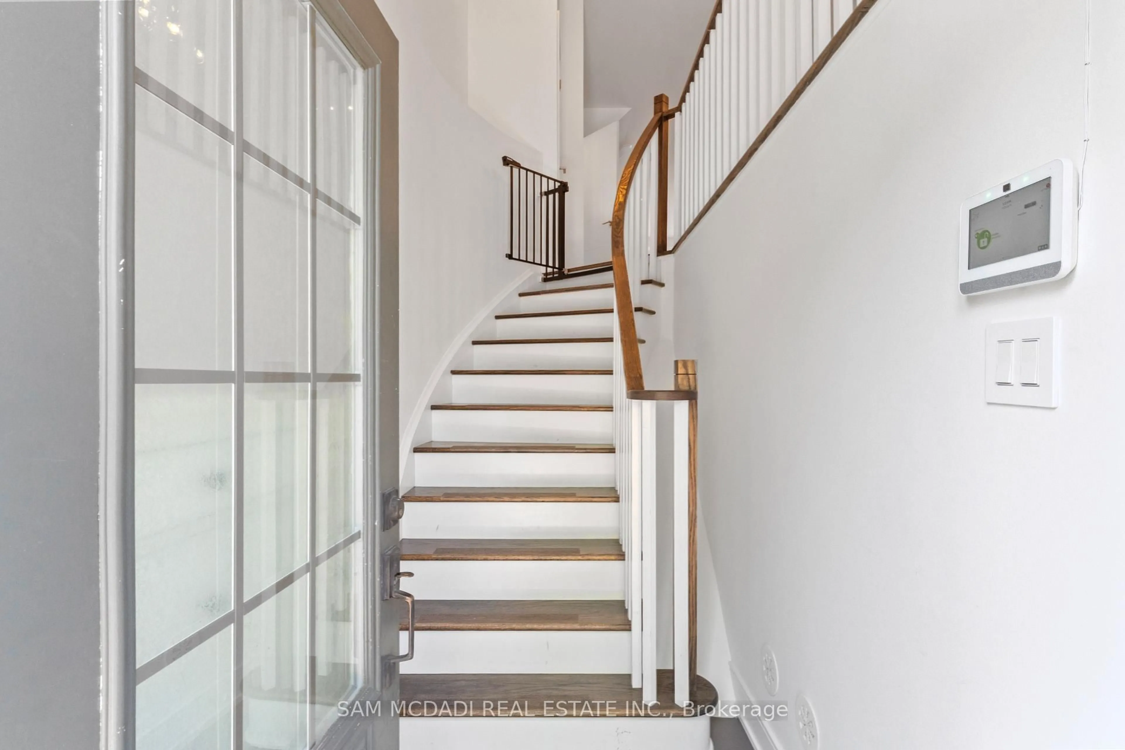Stairs for 1120 Beachcomber Rd, Mississauga Ontario L5G 0B5
