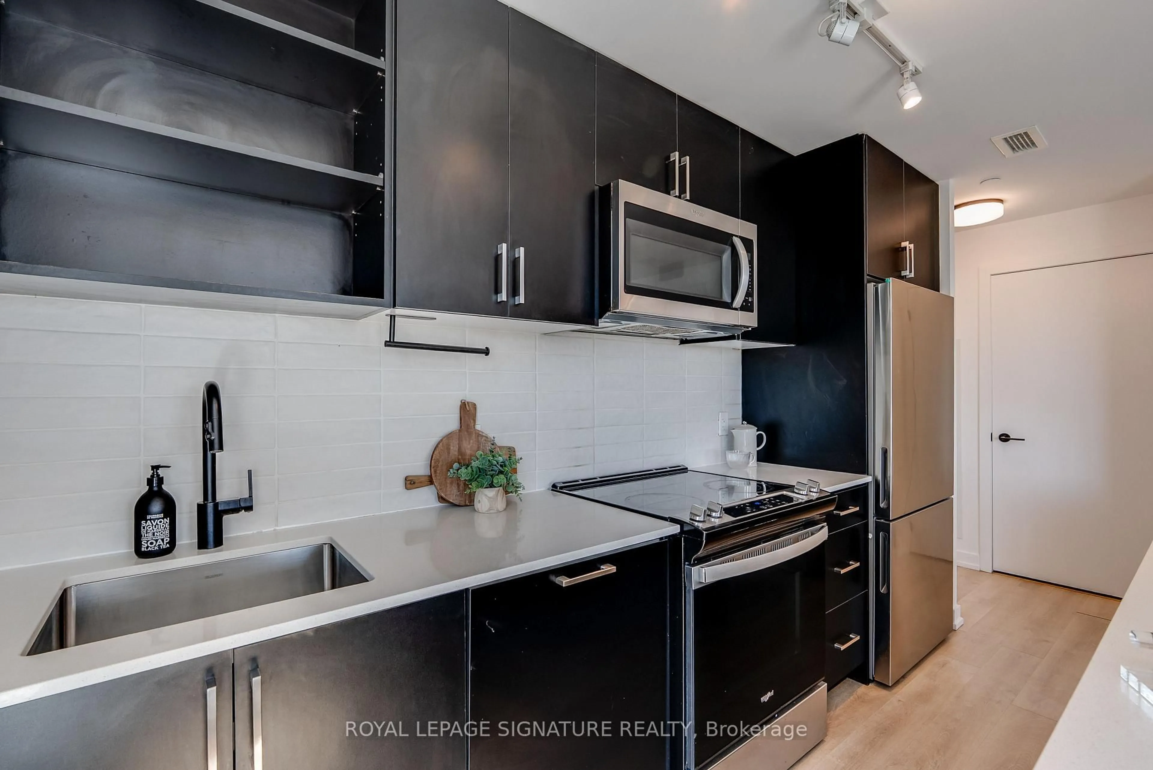 Unknown for 2300 St. Clair Ave #517, Toronto Ontario M6N 1K8