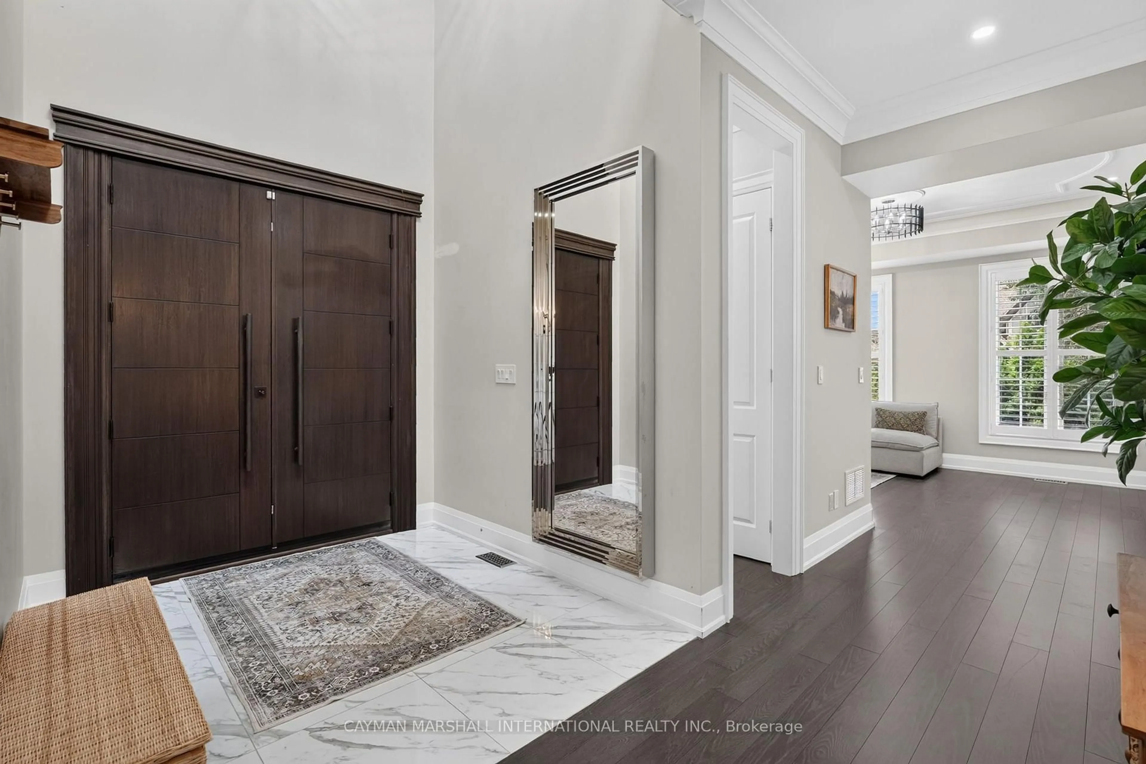 Indoor entryway for 175 The Kingsway, Toronto Ontario M8X 2V7