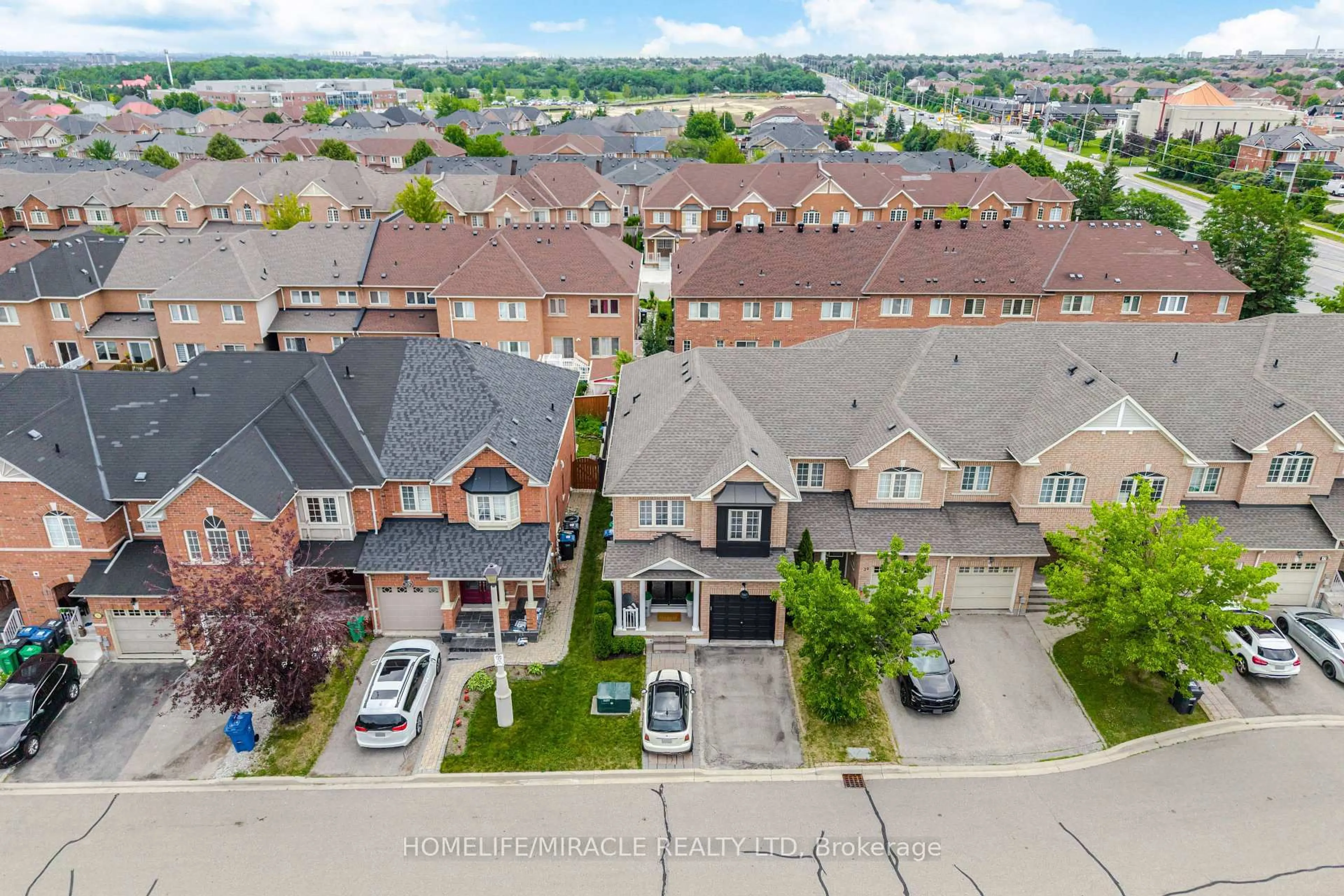 A pic from outside/outdoor area/front of a property/back of a property/a pic from drone, street for 37 Lacebark Crt, Brampton Ontario L6R 3M7