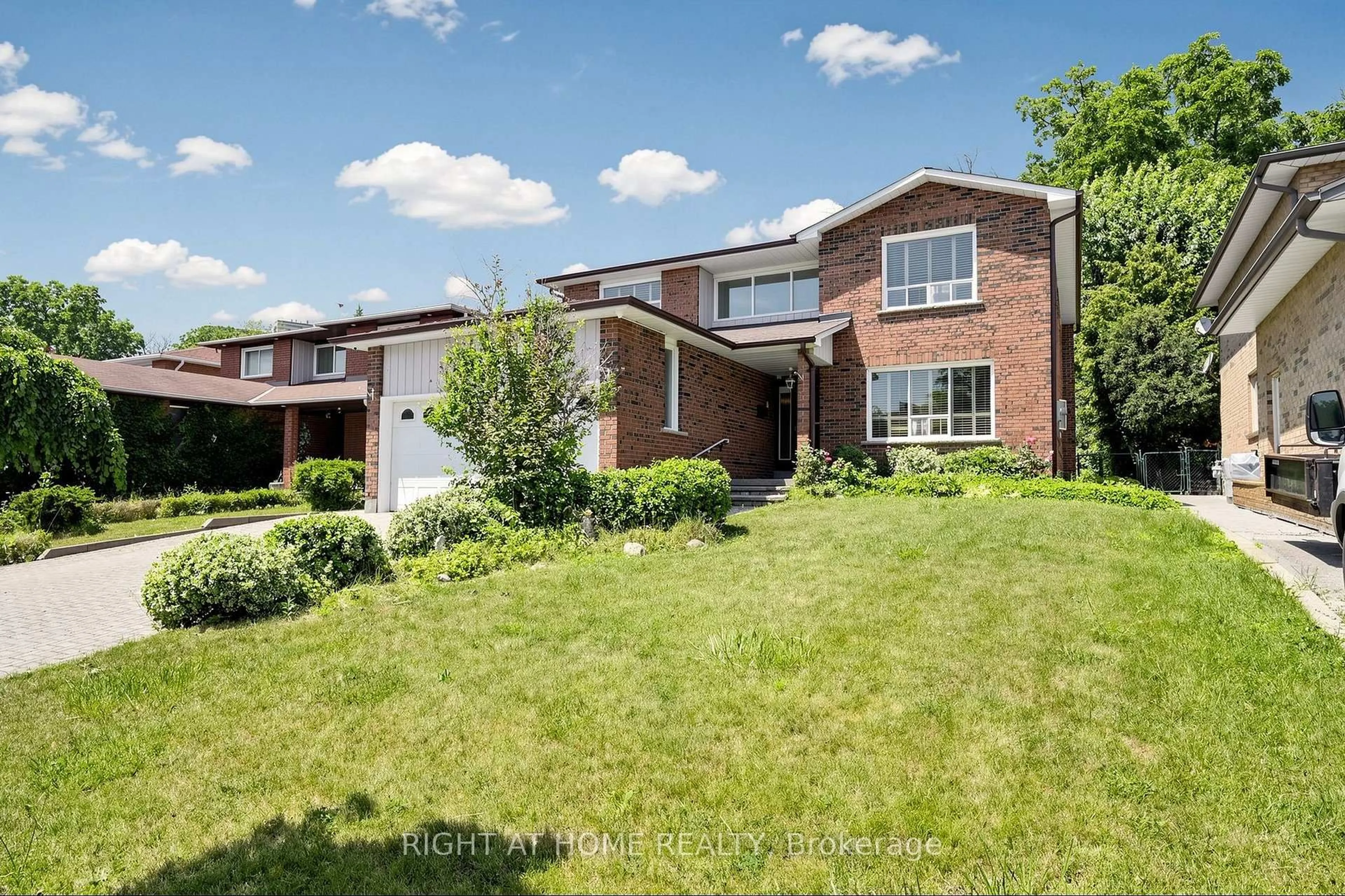 Home with brick exterior material, street for 2614 Pollard Dr, Mississauga Ontario L5C 3H1