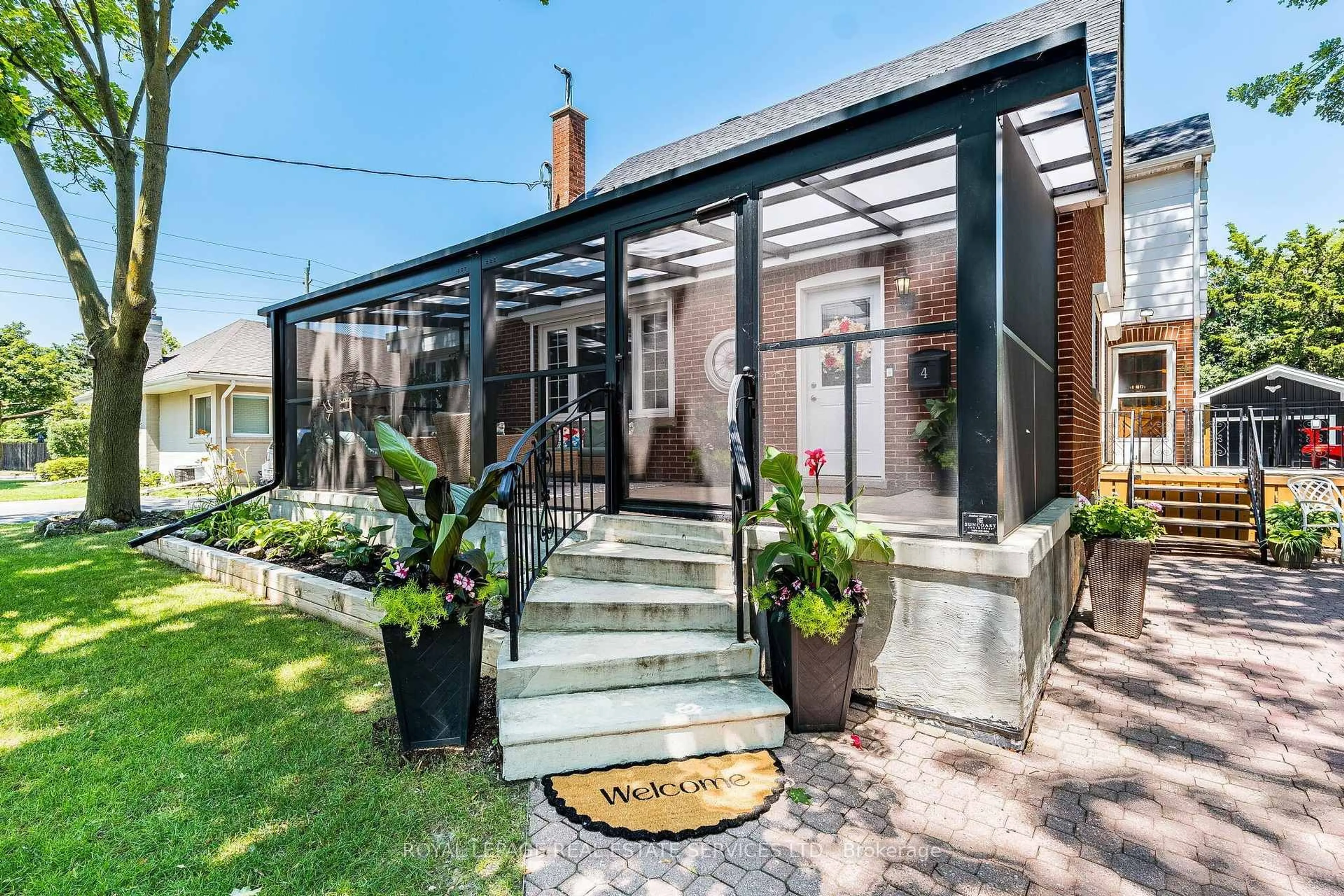 Patio, street for 4 Fern St, Brampton Ontario L6Y 1X2