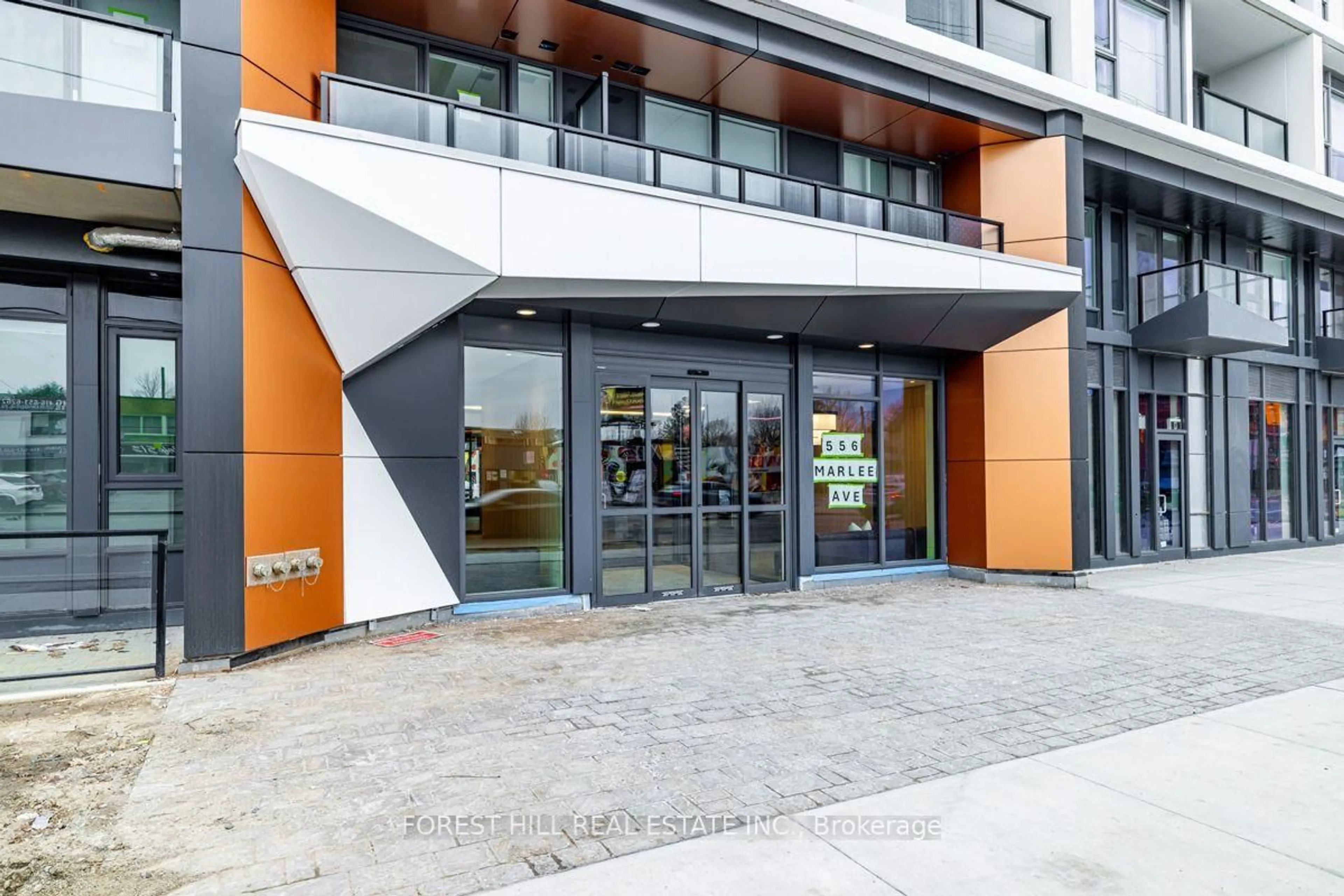 Indoor foyer for 556 Marlee Ave #911, Toronto Ontario M6B 3J4