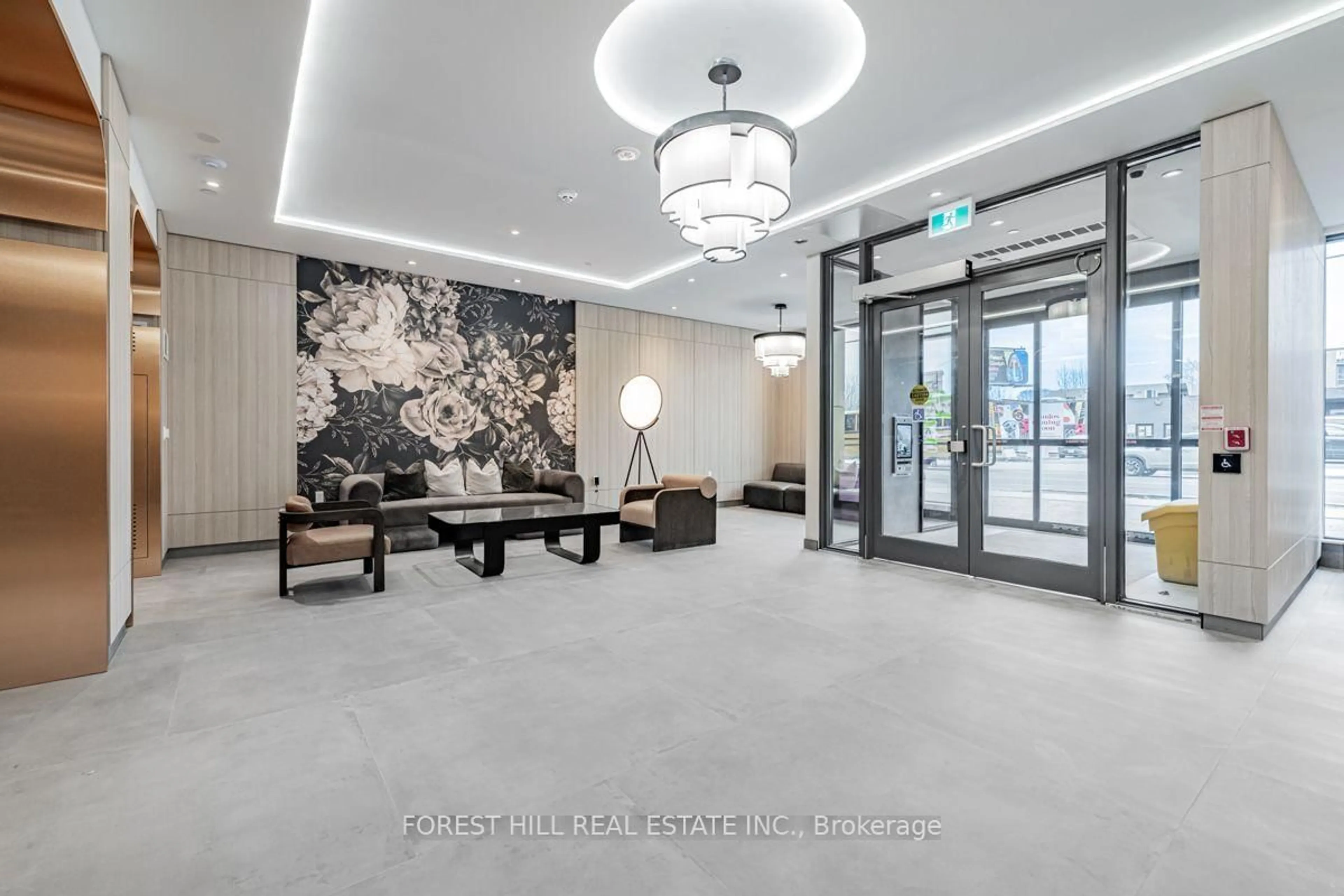 Indoor foyer for 556 Marlee Ave #911, Toronto Ontario M6B 3J4