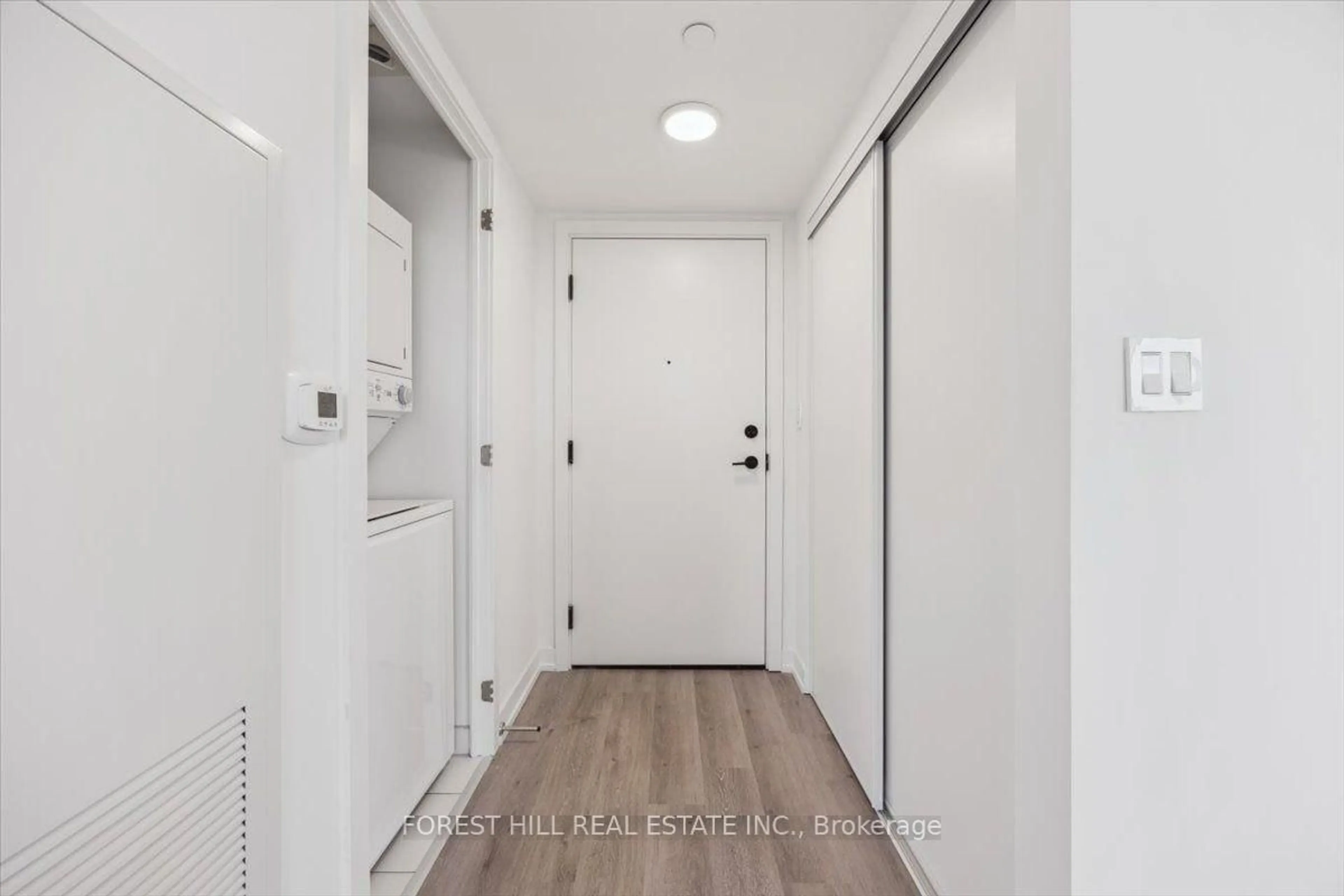 Indoor entryway for 556 Marlee Ave #911, Toronto Ontario M6B 3J4