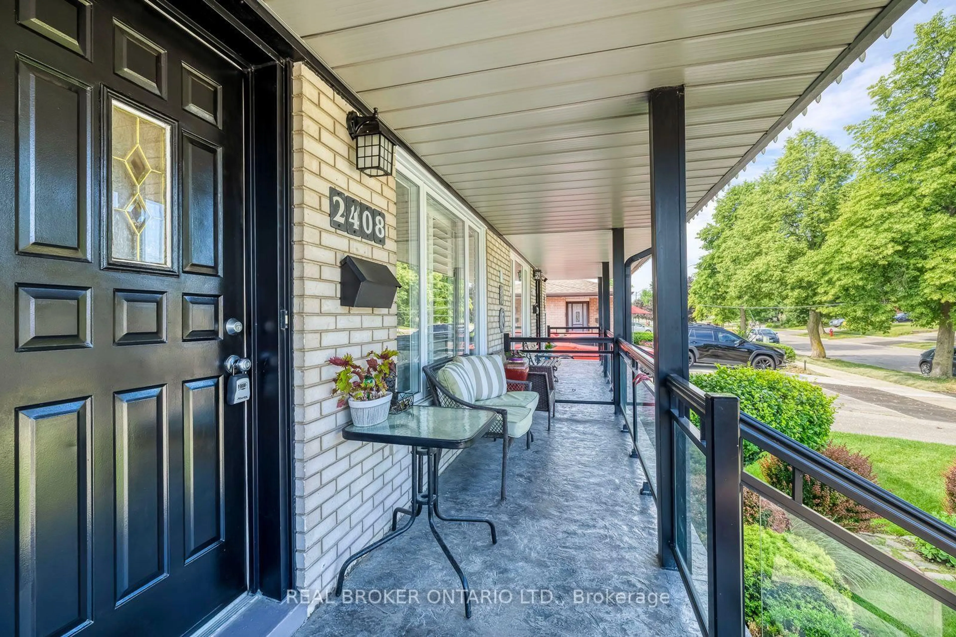 Indoor entryway for 2408 Padstow Cres, Mississauga Ontario L5J 2G4