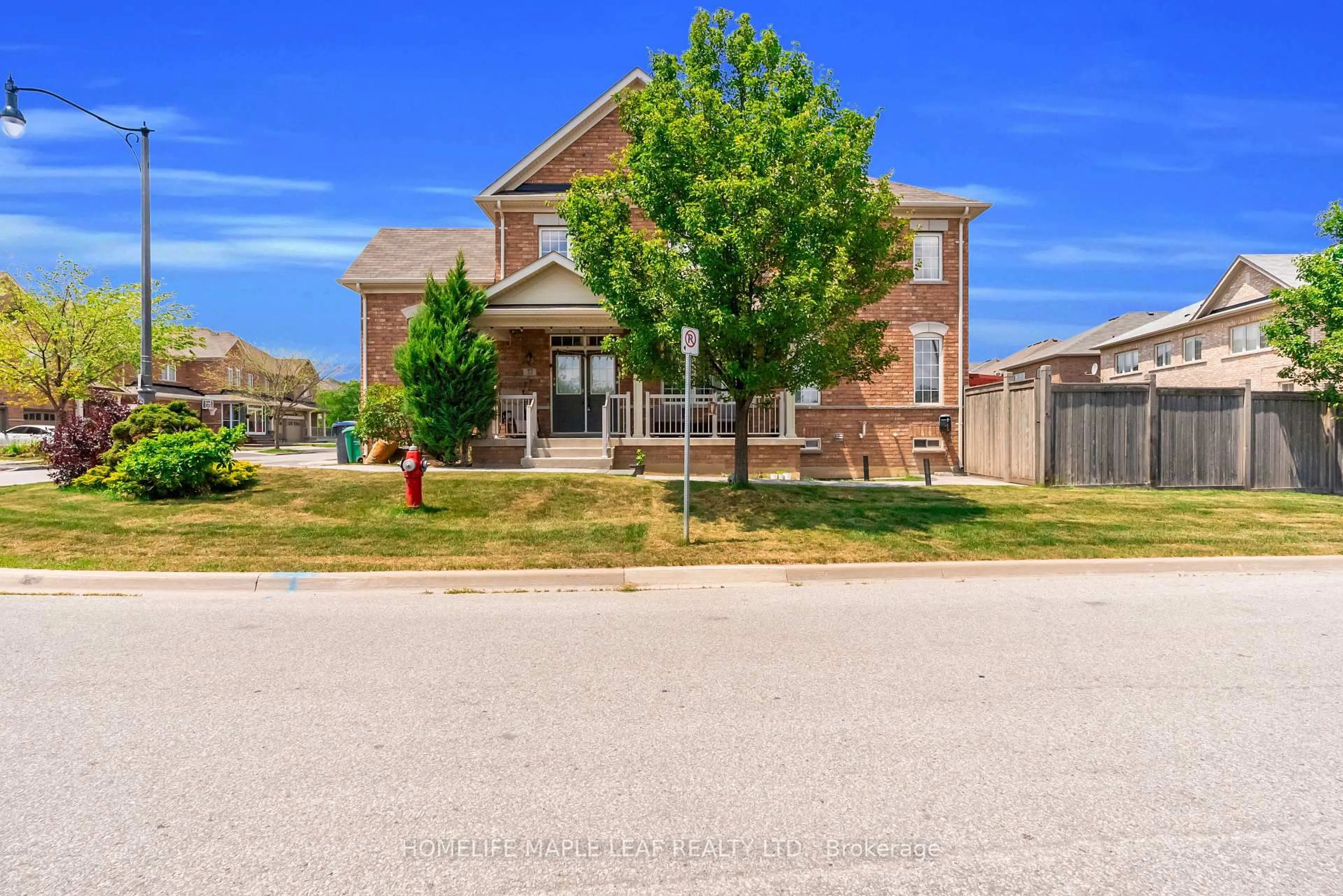 Home with brick exterior material, street for 32 Orangeblossom Tr, Brampton Ontario L6X 3B4