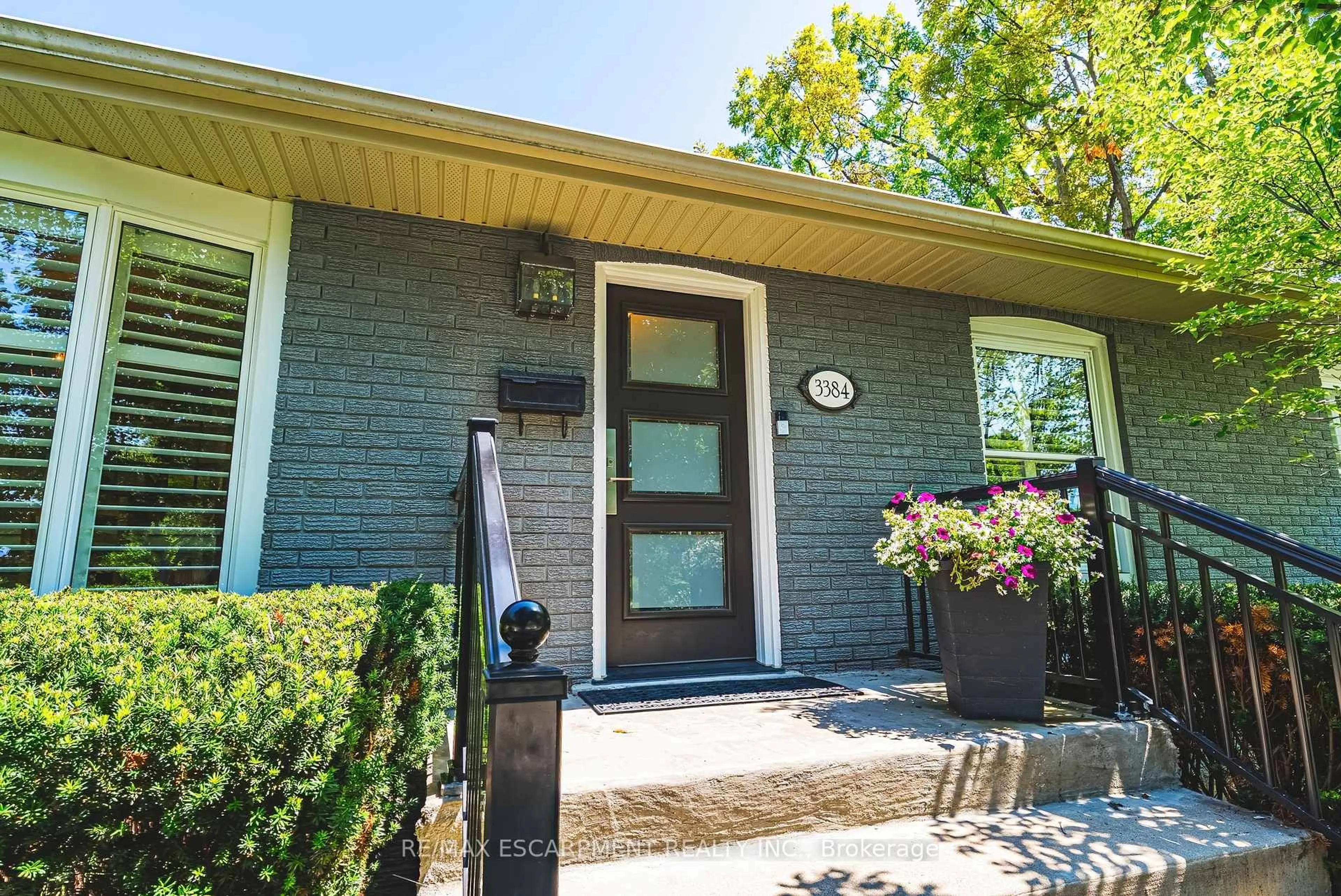 Home with brick exterior material, street for 3384 Manfred Dr, Burlington Ontario L7N 2N7