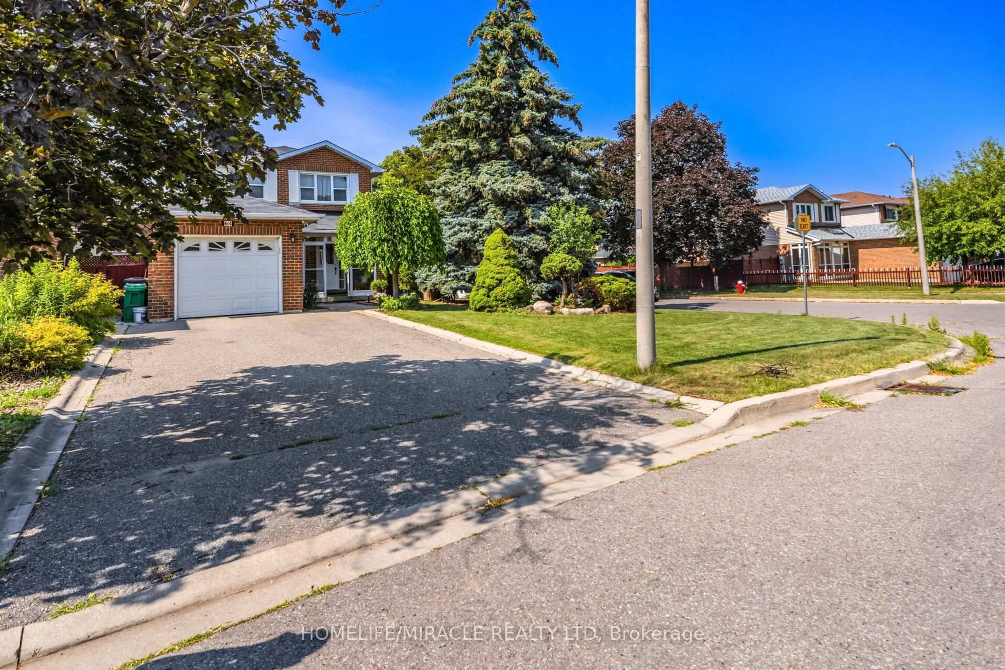 A pic from outside/outdoor area/front of a property/back of a property/a pic from drone, street for 64 Aurora Pl, Brampton Ontario L6Z 2A8