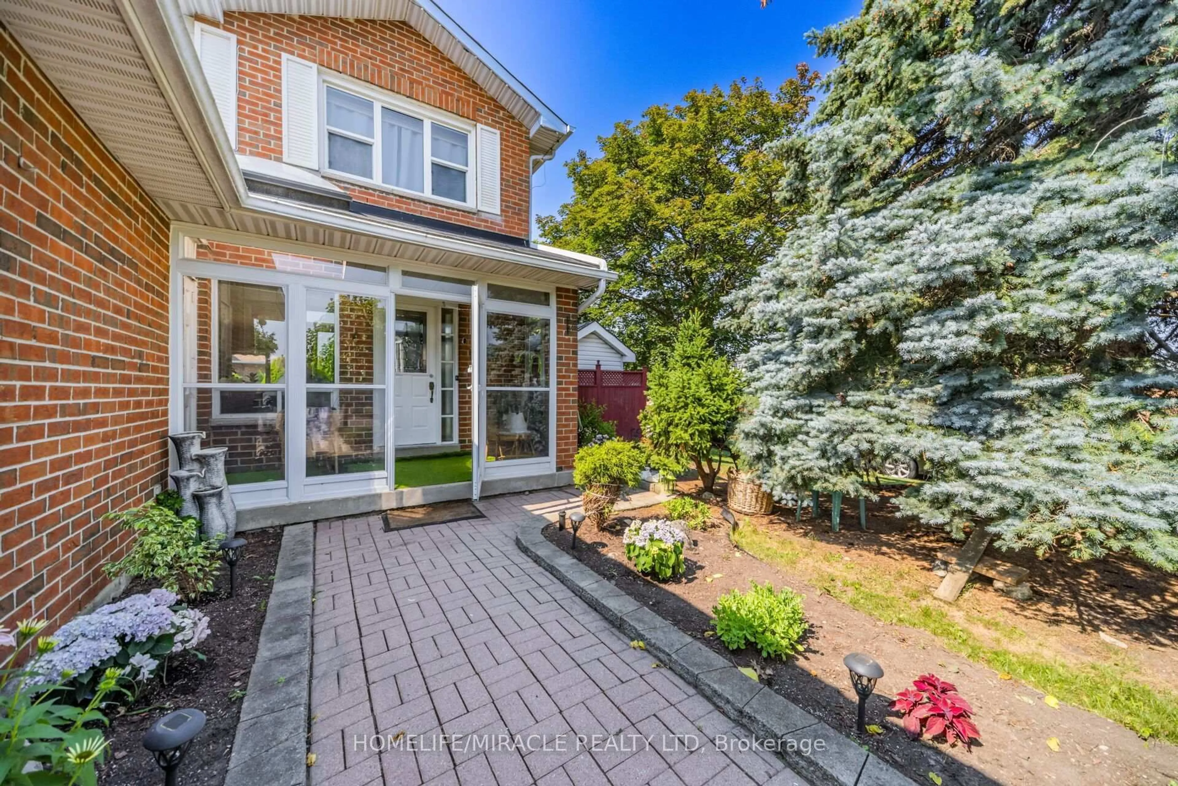 Home with brick exterior material, street for 64 Aurora Pl, Brampton Ontario L6Z 2A8