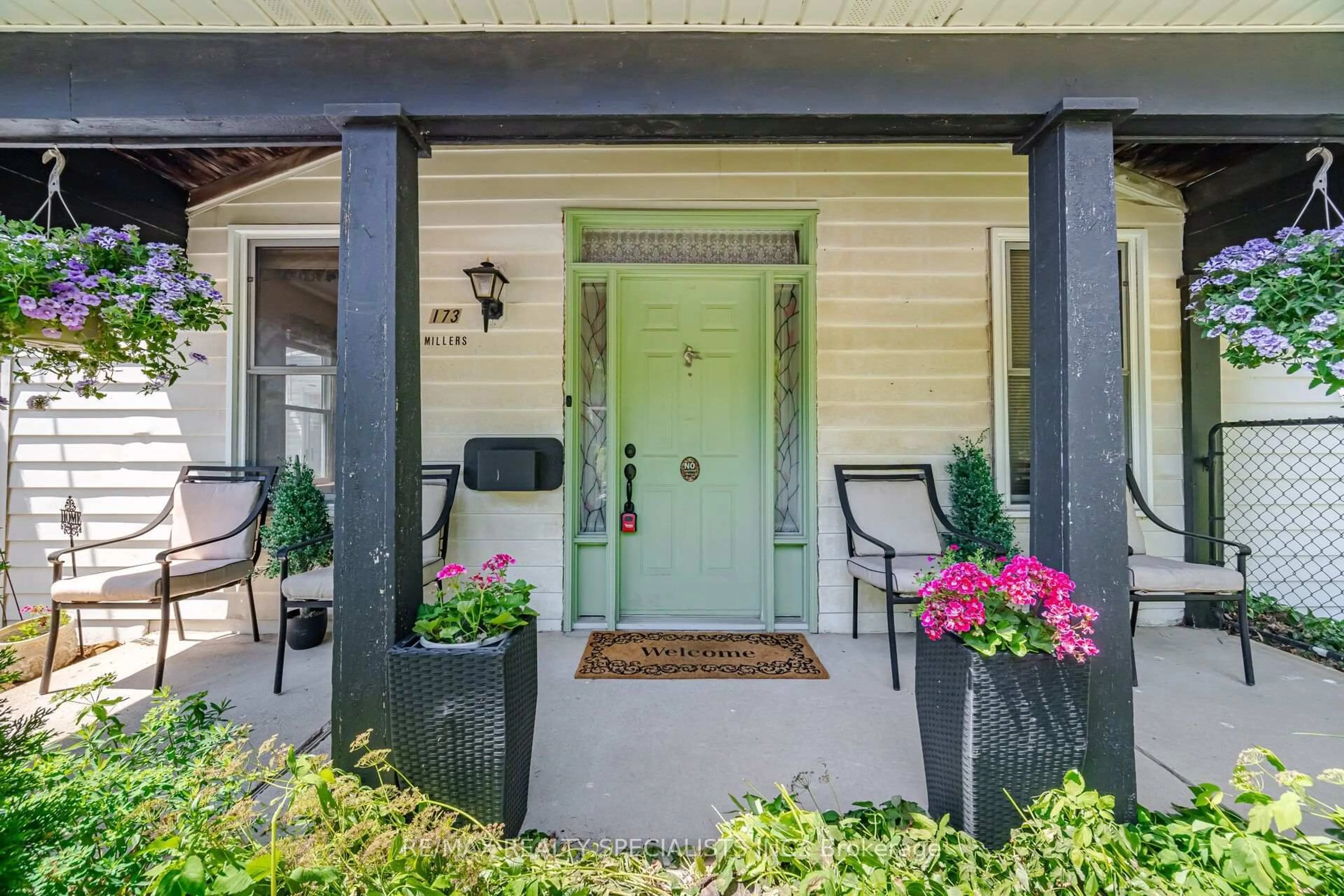 Indoor entryway for 173 Victoria St, Caledon Ontario L7E 3H5