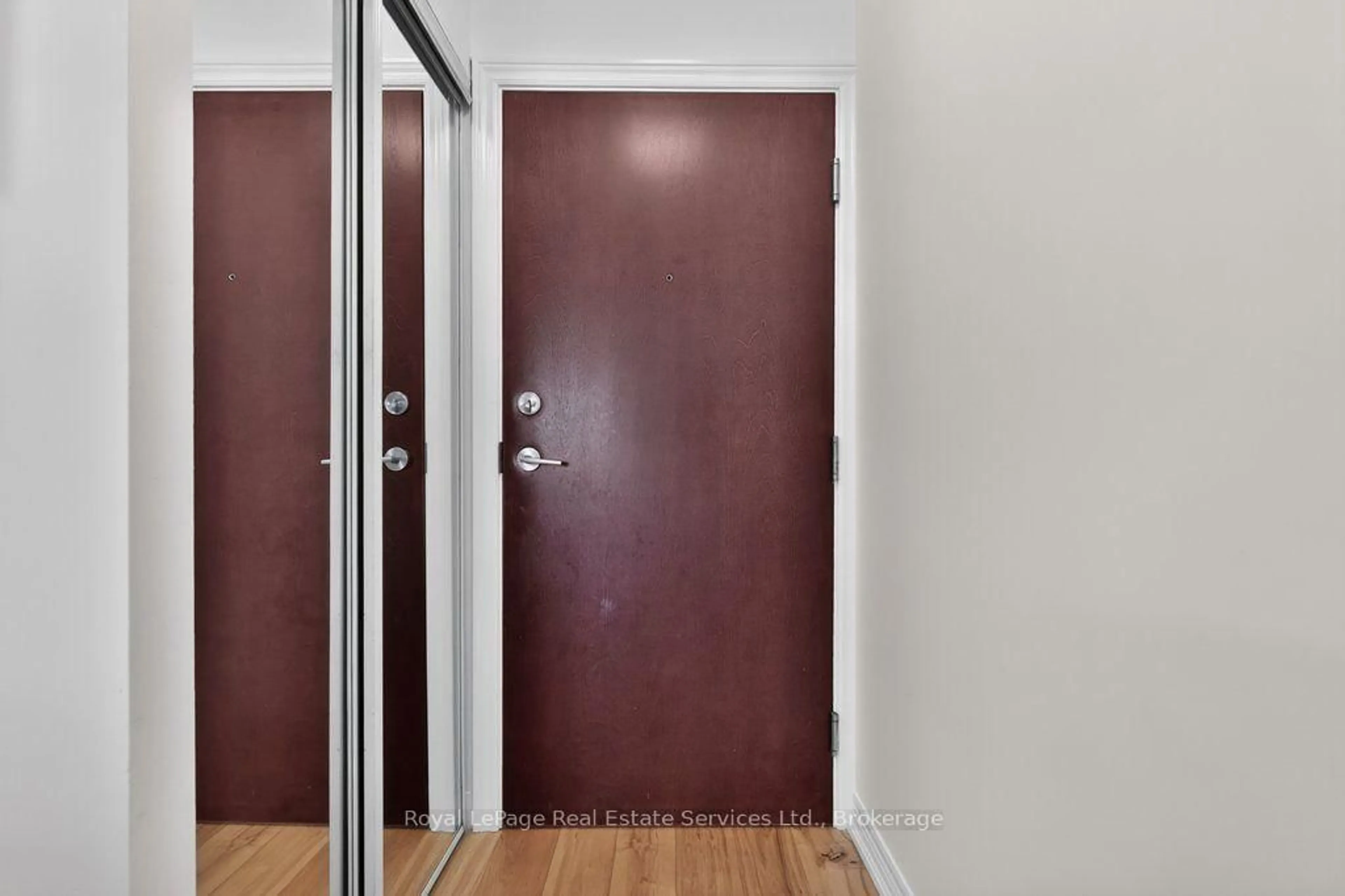 Indoor entryway for 73 Washington Ave #202, Oakville Ontario L6K 1W5