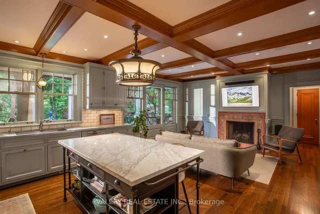 270 Indian Rd, Toronto 5