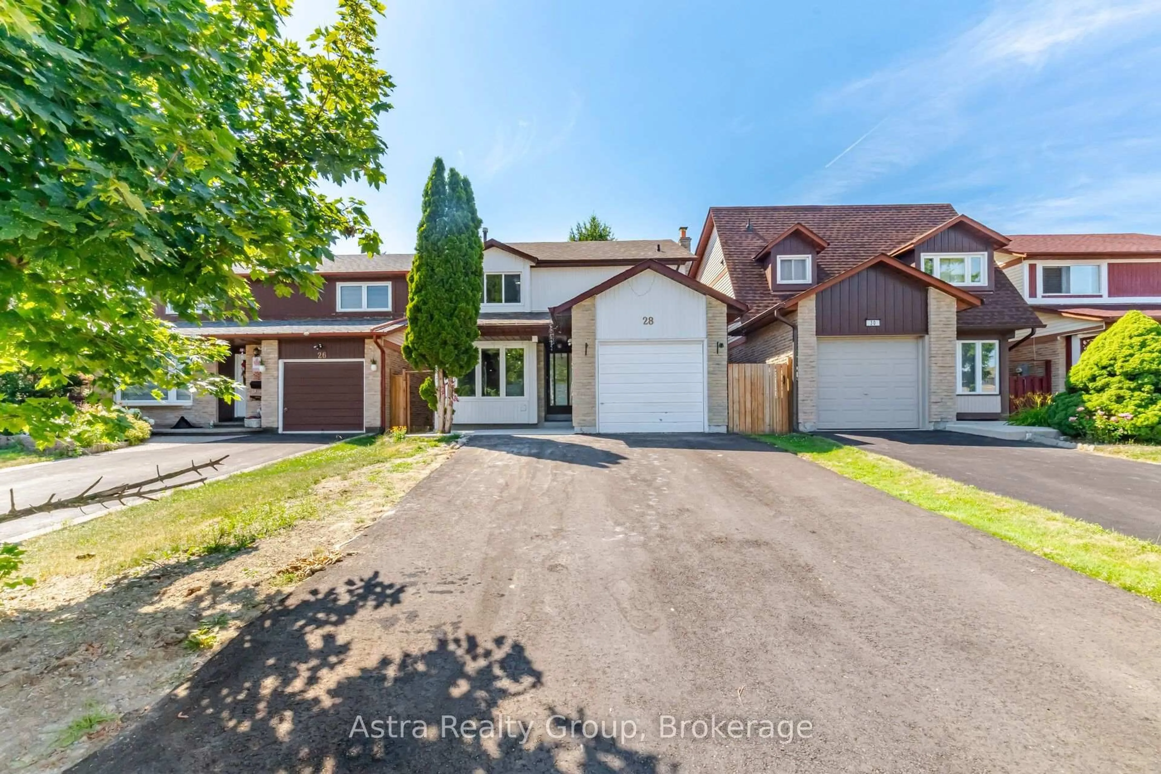 A pic from outside/outdoor area/front of a property/back of a property/a pic from drone, street for 28 Borden Hill Crt, Brampton Ontario L6S 3K7