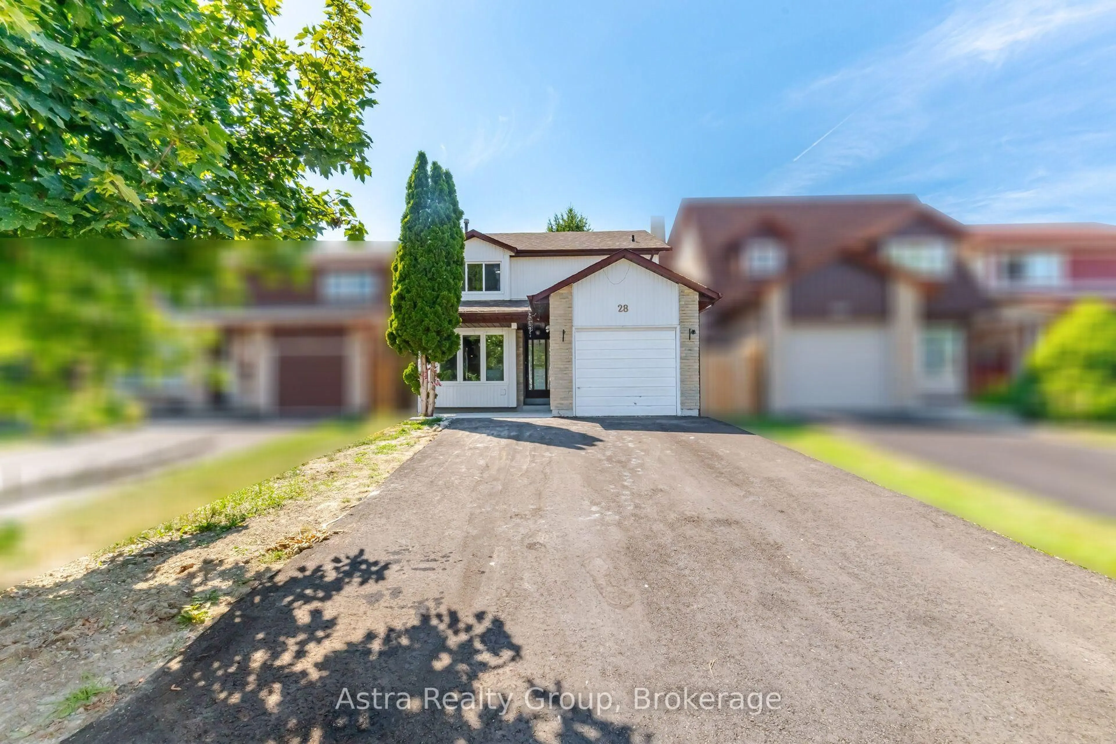 A pic from outside/outdoor area/front of a property/back of a property/a pic from drone, street for 28 Borden Hill Crt, Brampton Ontario L6S 3K7