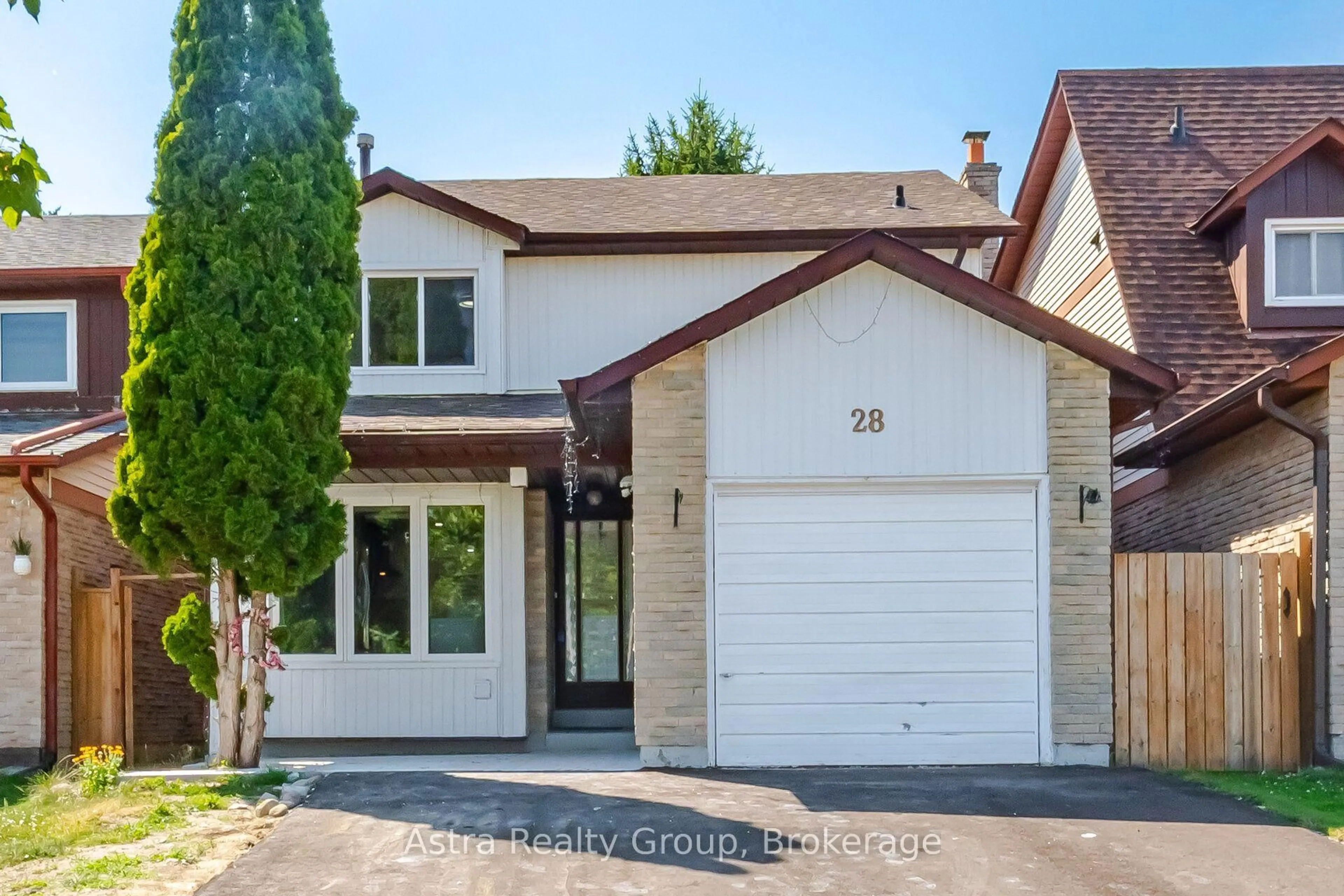 Home with brick exterior material, street for 28 Borden Hill Crt, Brampton Ontario L6S 3K7