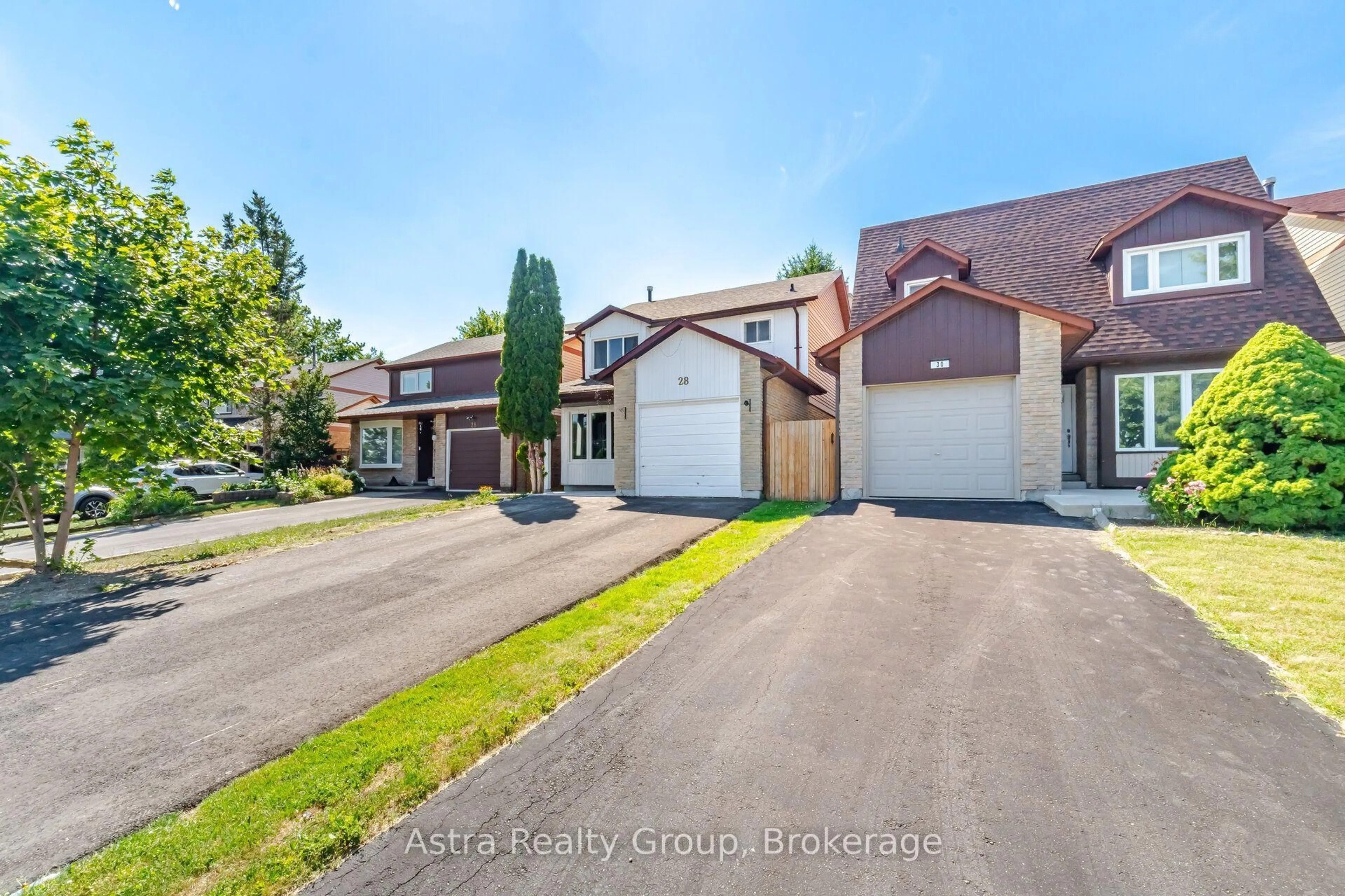 A pic from outside/outdoor area/front of a property/back of a property/a pic from drone, street for 28 Borden Hill Crt, Brampton Ontario L6S 3K7