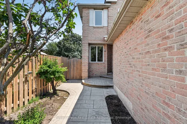 3346 Chartrand Cres, Mississauga 2
