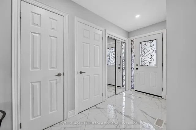 3346 Chartrand Cres, Mississauga 5