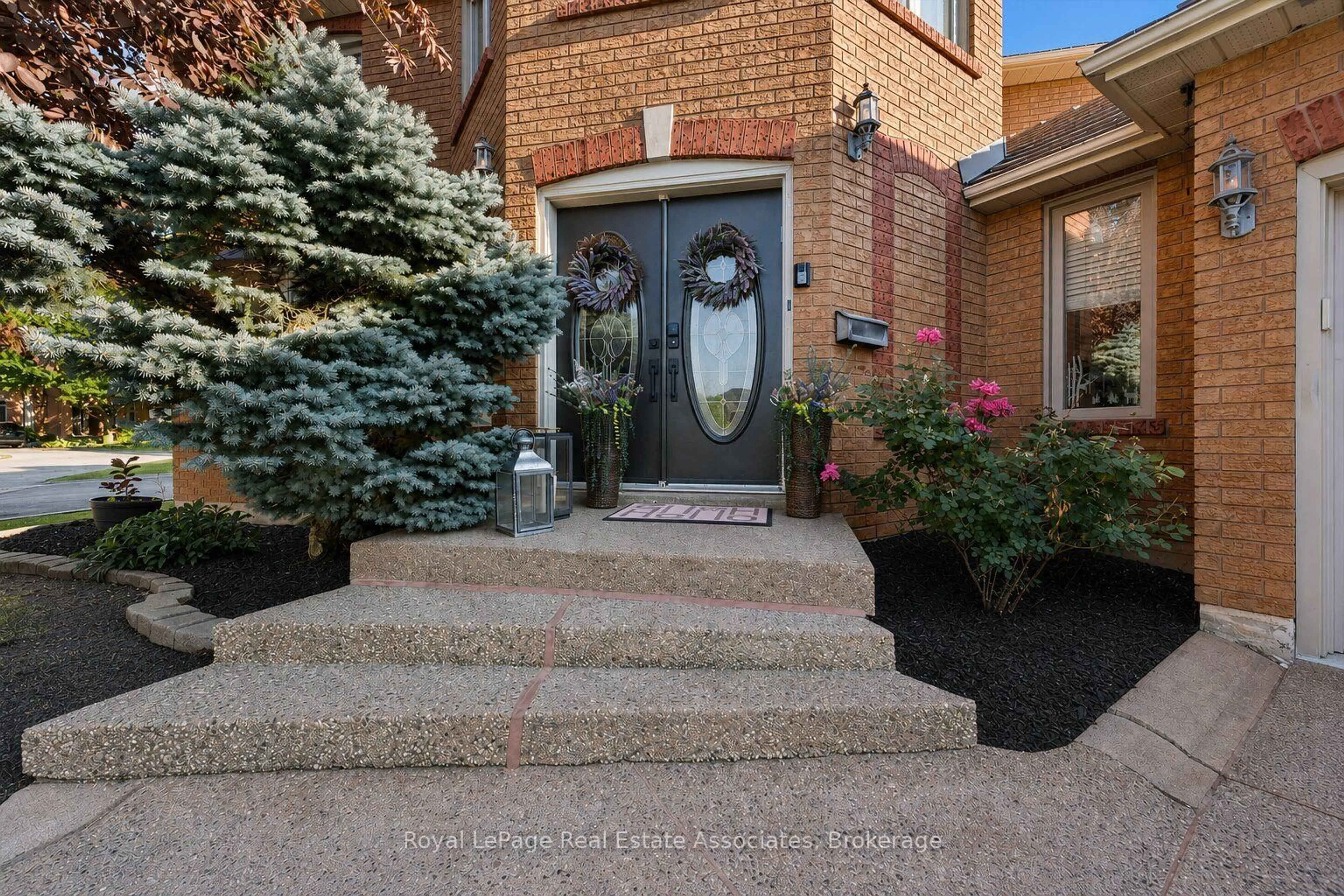 Unknown for 3344 Trelawny Circ, Mississauga Ontario L5N 6N5