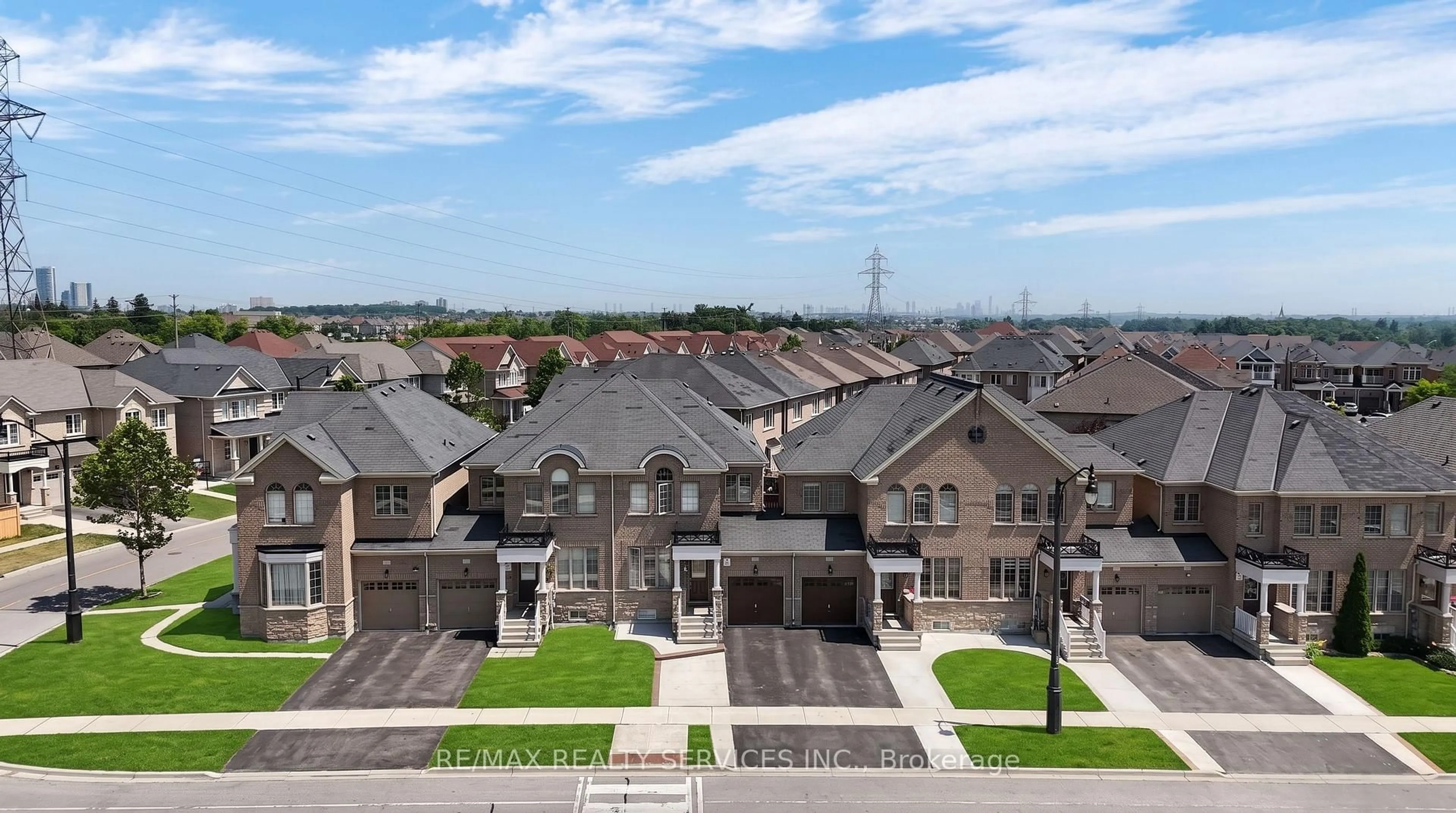 A pic from outside/outdoor area/front of a property/back of a property/a pic from drone, street for 109 Bonnie Braes Dr, Brampton Ontario L6Y 0Z5