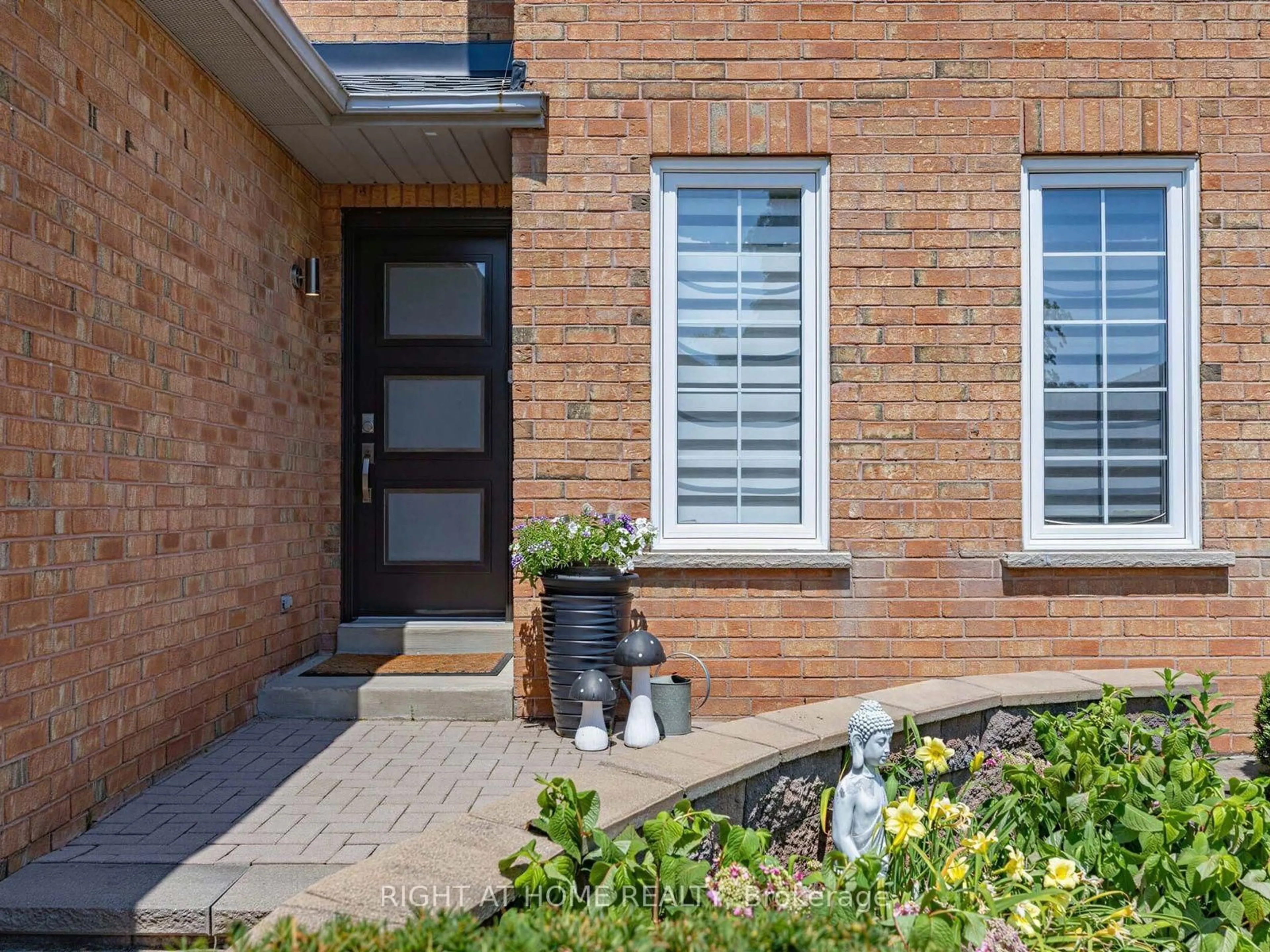 Home with brick exterior material, street for 4236 Credit Pointe Dr, Mississauga Ontario L5M 3K2