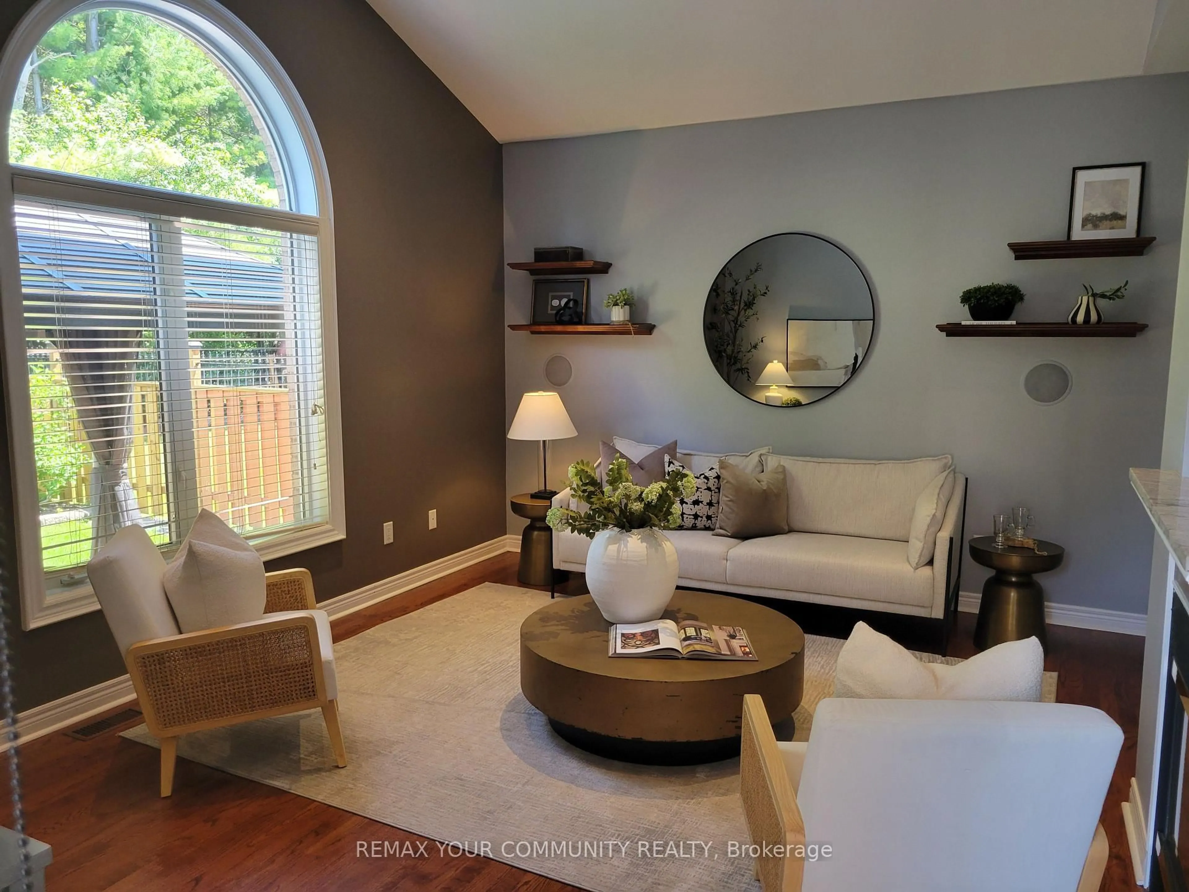 Living room with furniture, unknown for 88 Castelli Crt, Caledon Ontario L7E 2T8