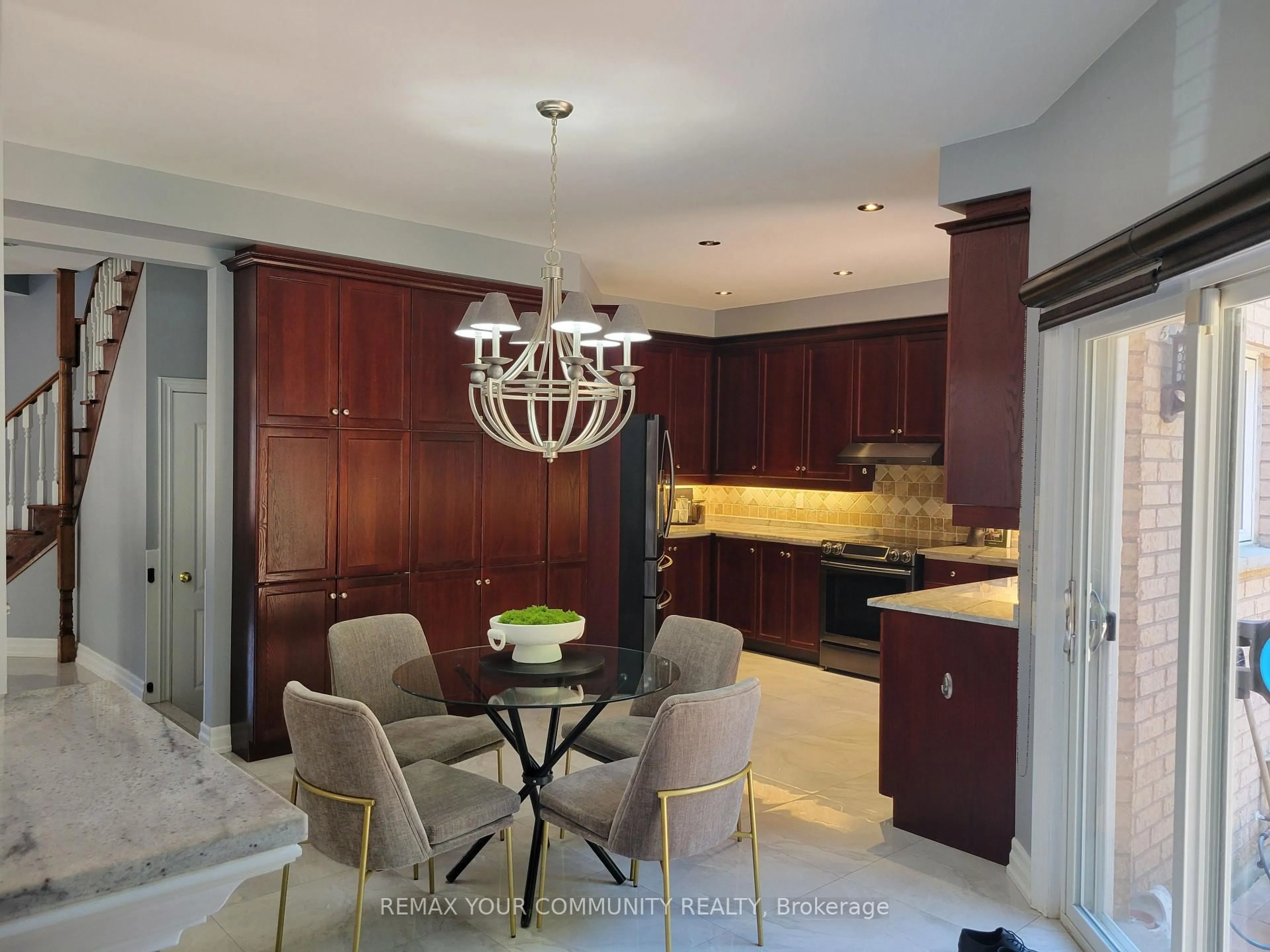 Open concept kitchen, unknown for 88 Castelli Crt, Caledon Ontario L7E 2T8