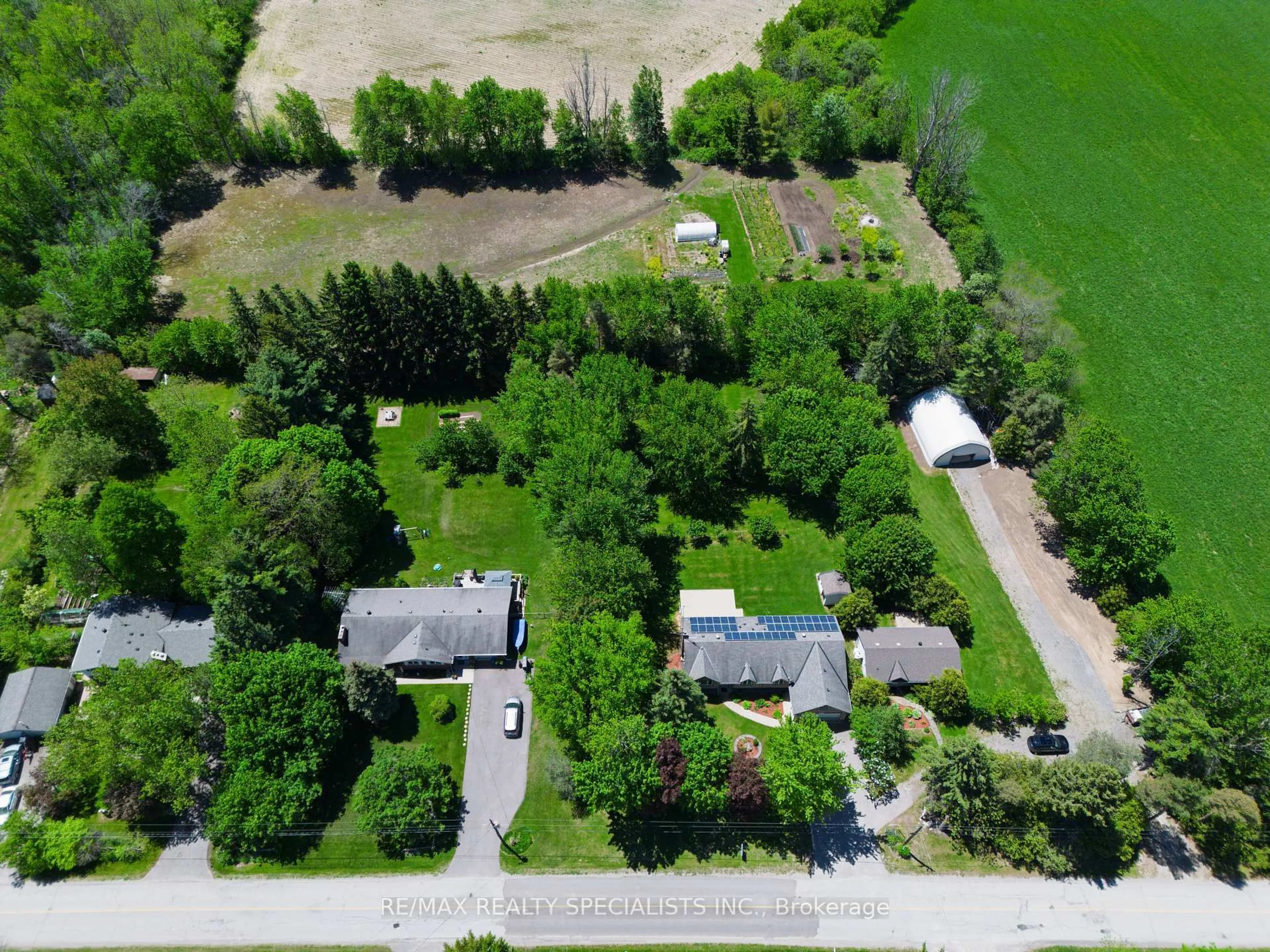 A pic from outside/outdoor area/front of a property/back of a property/a pic from drone, street for 10642 Sixth Line, Halton Hills Ontario L7G 4S6