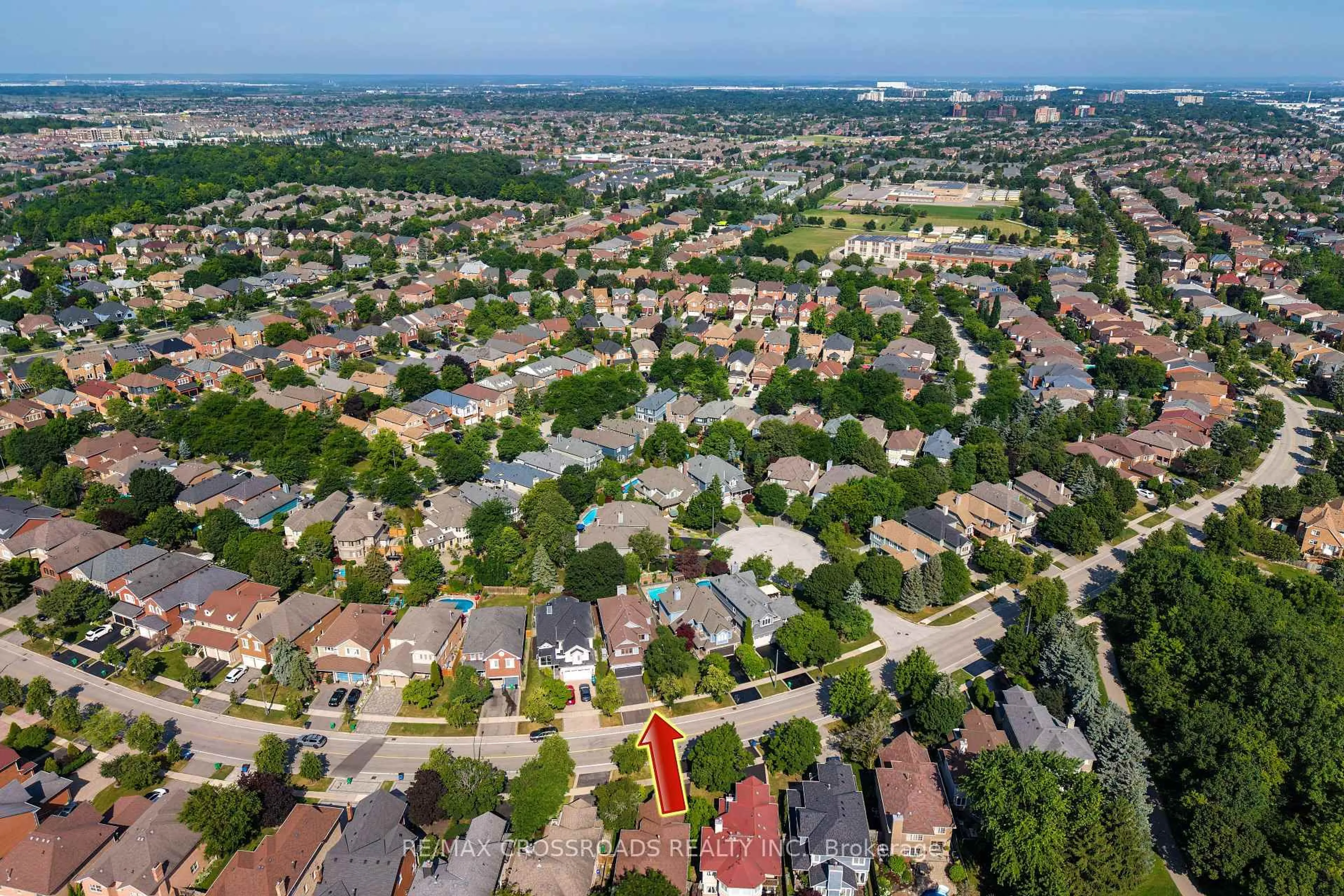A pic from outside/outdoor area/front of a property/back of a property/a pic from drone, street for 5316 Middlebury Dr, Mississauga Ontario L5M 5E6